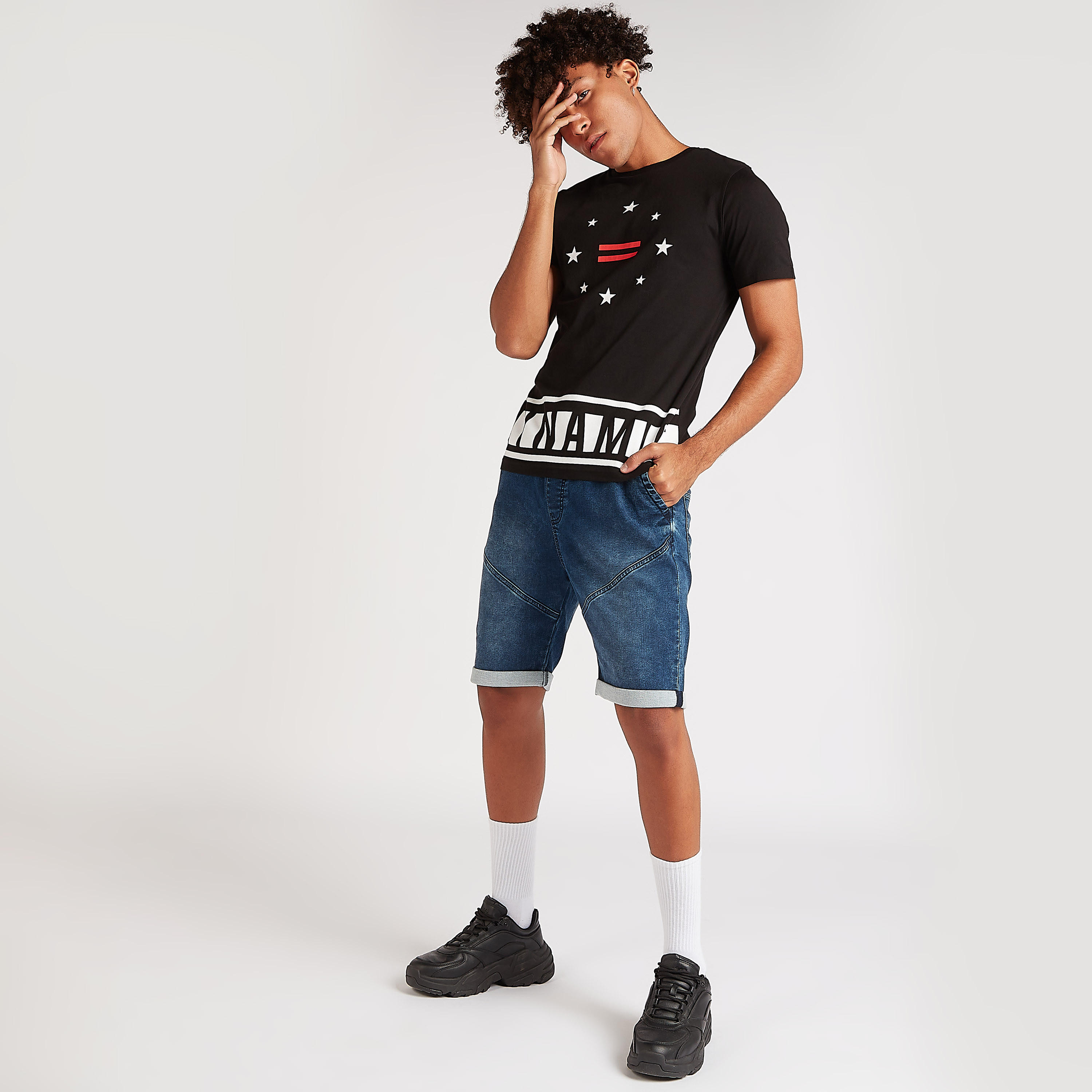 تيشيرت بياقة ضيّقة وأكمام قصيرة وطبعات-men-clothing-tshirtsandpolos-tshirts-image-4