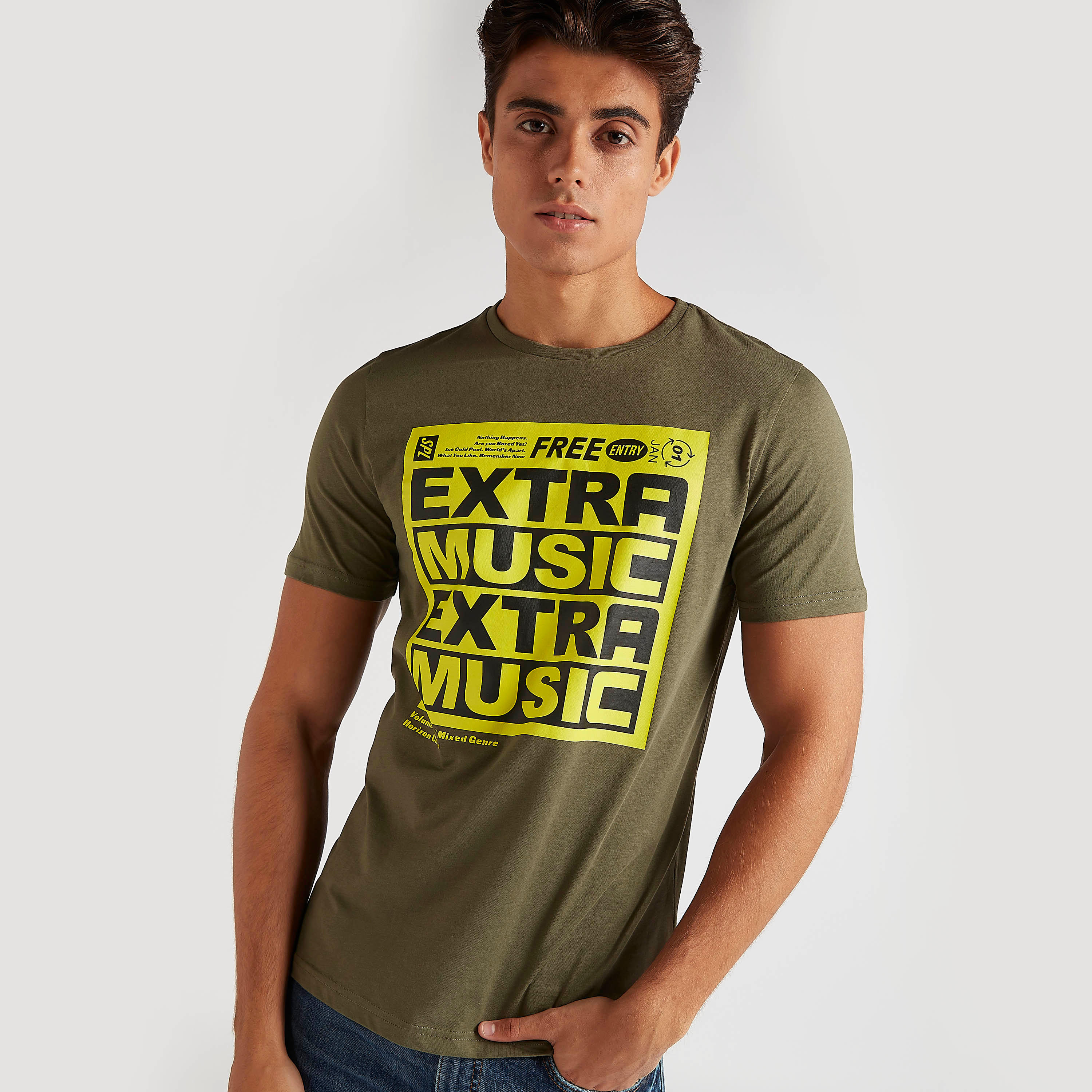 تيشيرت بياقة ضيّقة وأكمام قصيرة وطبعات-men-clothing-tshirtsandpolos-tshirts-image-1