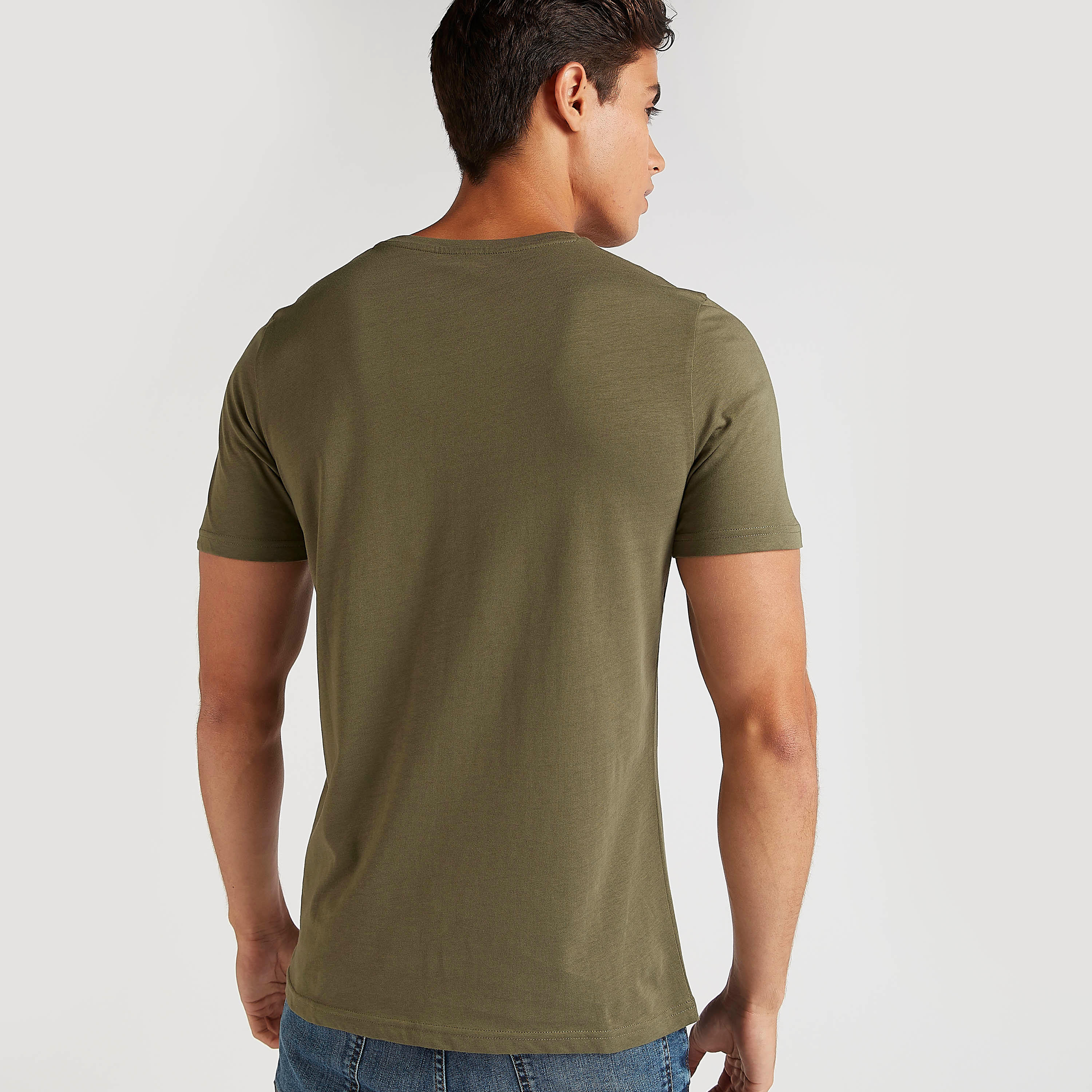تيشيرت بياقة ضيّقة وأكمام قصيرة وطبعات-men-clothing-tshirtsandpolos-tshirts-image-4