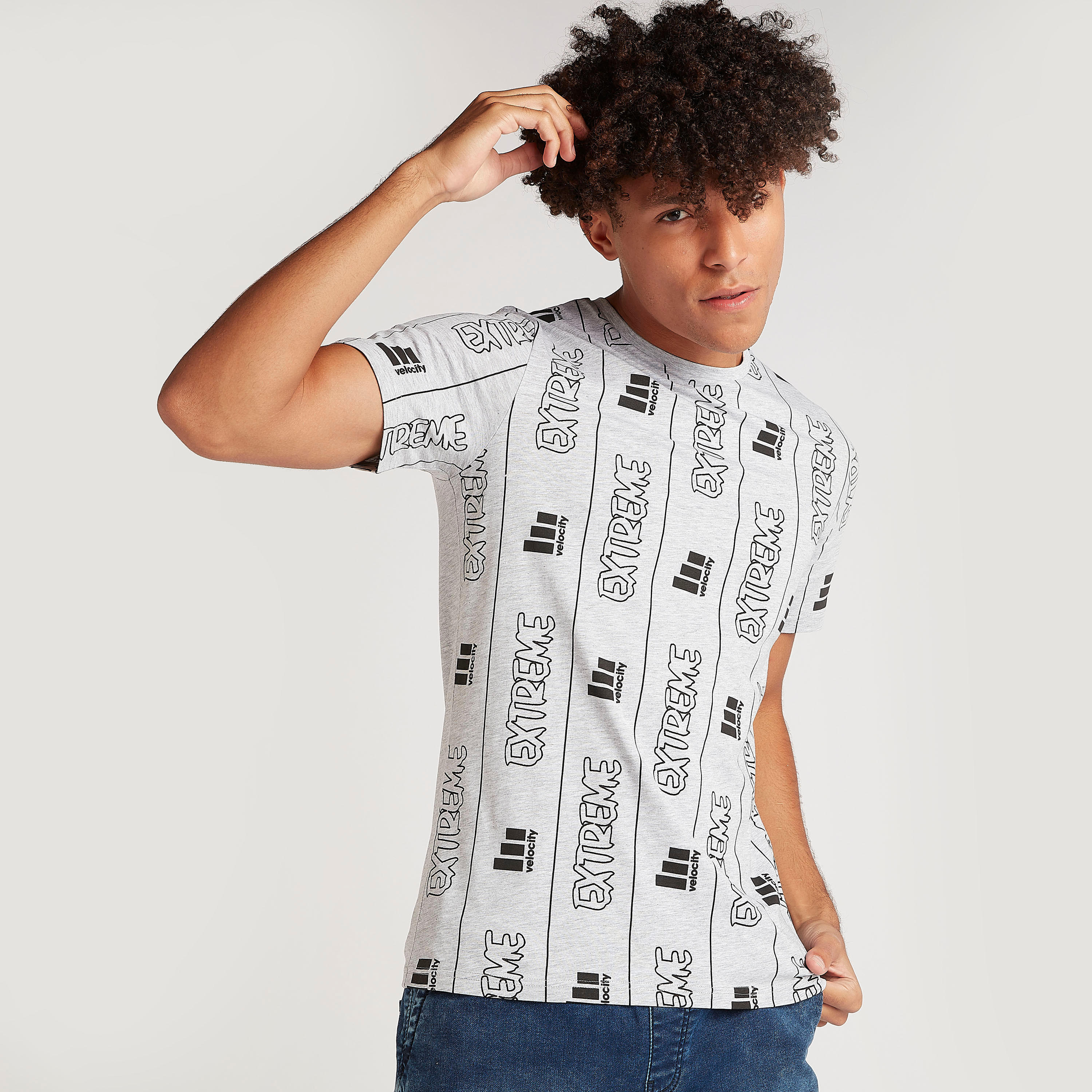 تيشيرت بياقة ضيّقة وأكمام قصيرة وطبعات-men-clothing-tshirtsandpolos-tshirts-image-1