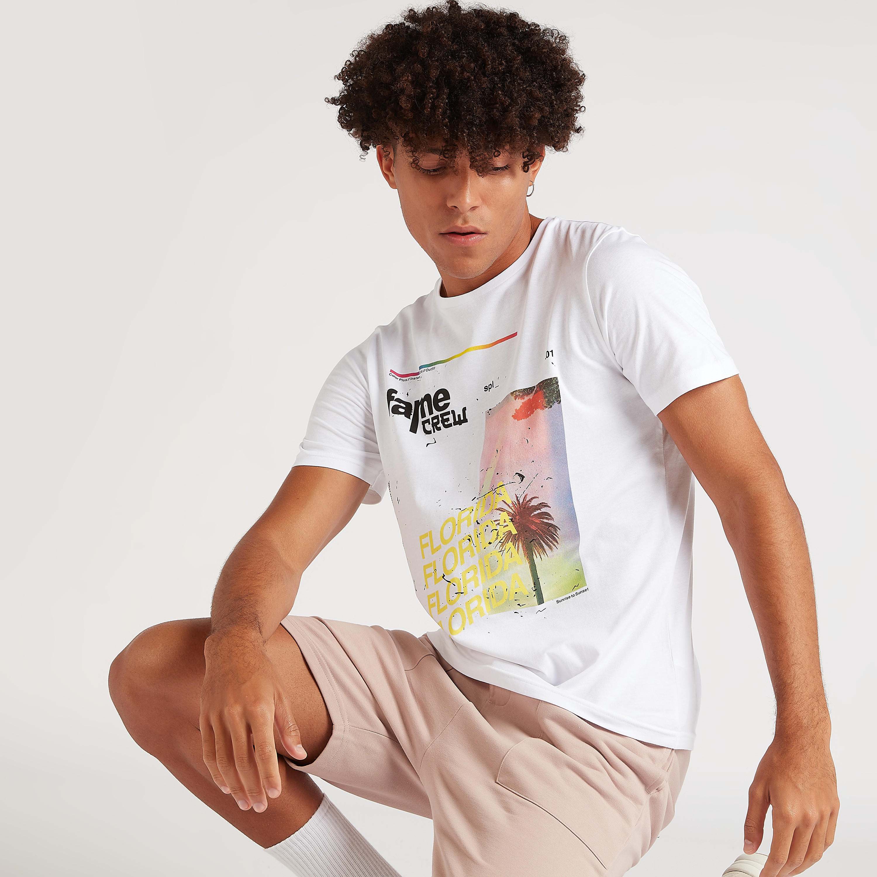 تيشيرت بياقة ضيّقة وأكمام قصيرة وطبعات-men-clothing-tshirtsandpolos-tshirts-image-1