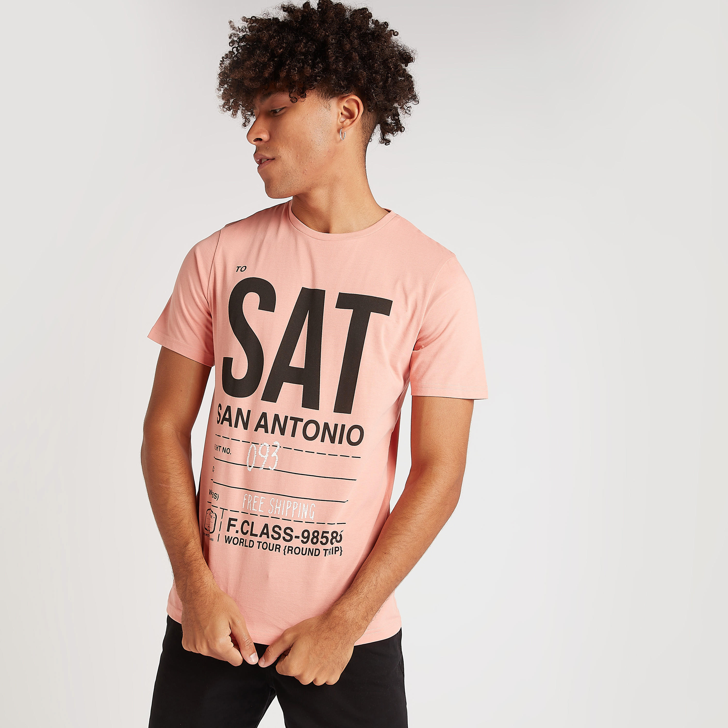 تيشيرت بياقة ضيّقة وأكمام قصيرة وطبعات-men-clothing-tshirtsandpolos-tshirts-image-5