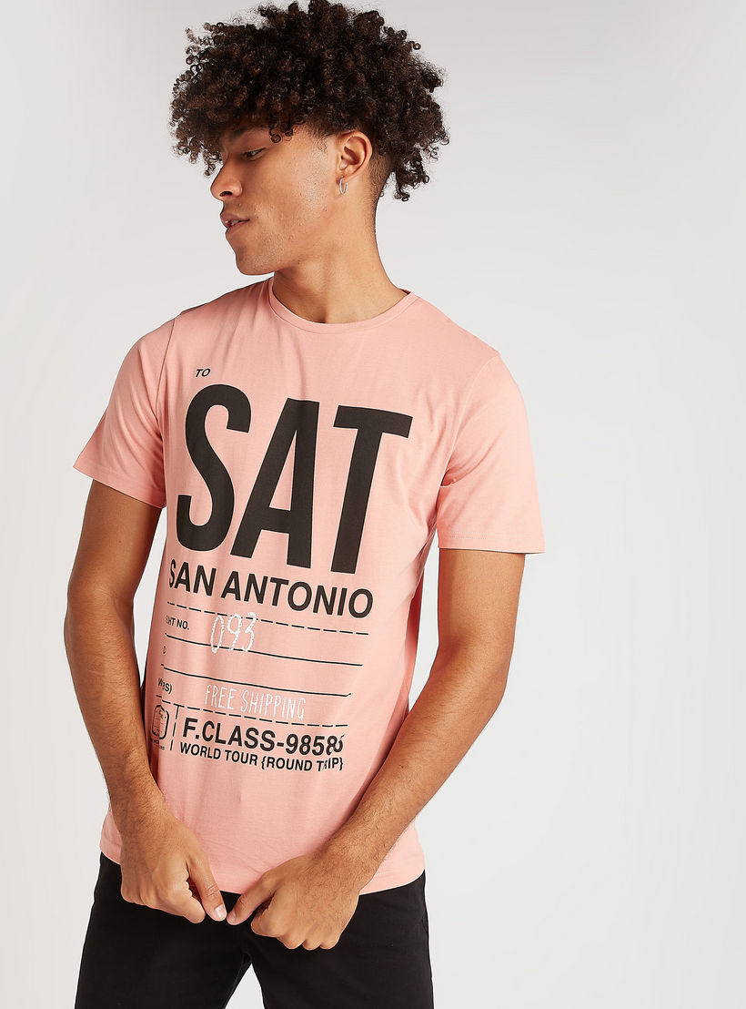 تيشيرت بياقة ضيّقة وأكمام قصيرة وطبعات-men-clothing-tshirtsandpolos-tshirts-image-5