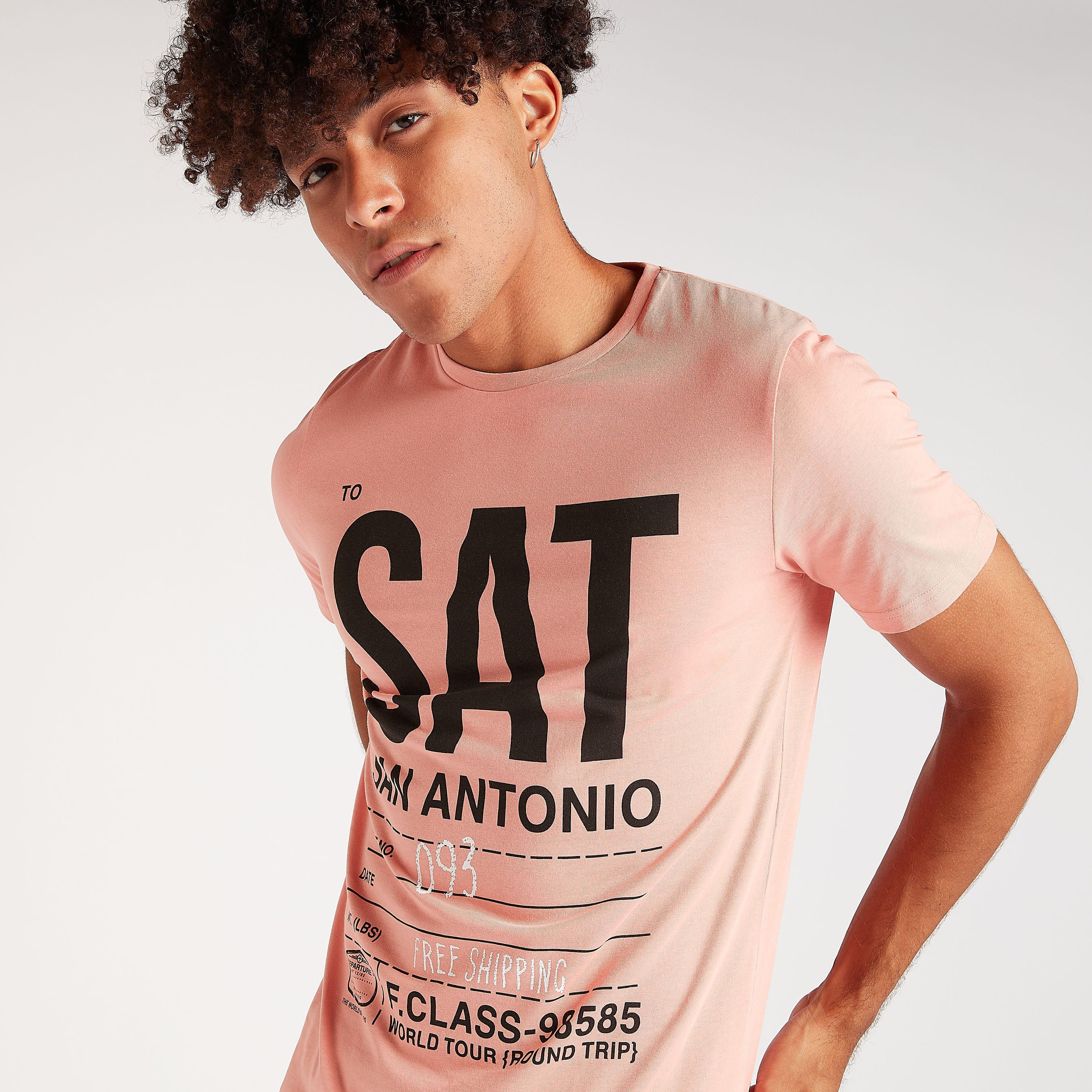 تيشيرت بياقة ضيّقة وأكمام قصيرة وطبعات-men-clothing-tshirtsandpolos-tshirts-image-3