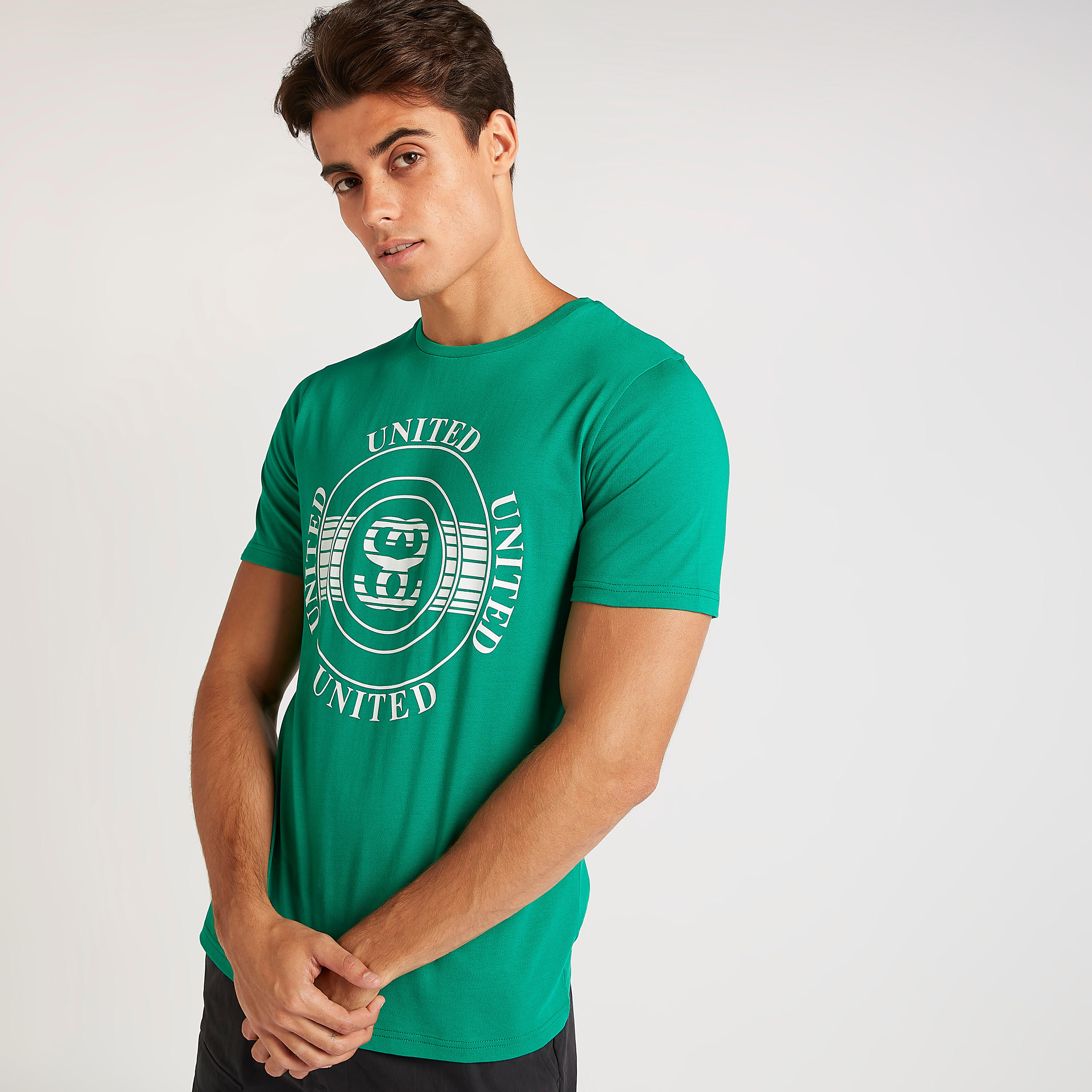 تيشيرت بياقة ضيّقة وأكمام قصيرة وطبعات-men-clothing-tshirtsandpolos-tshirts-image-1
