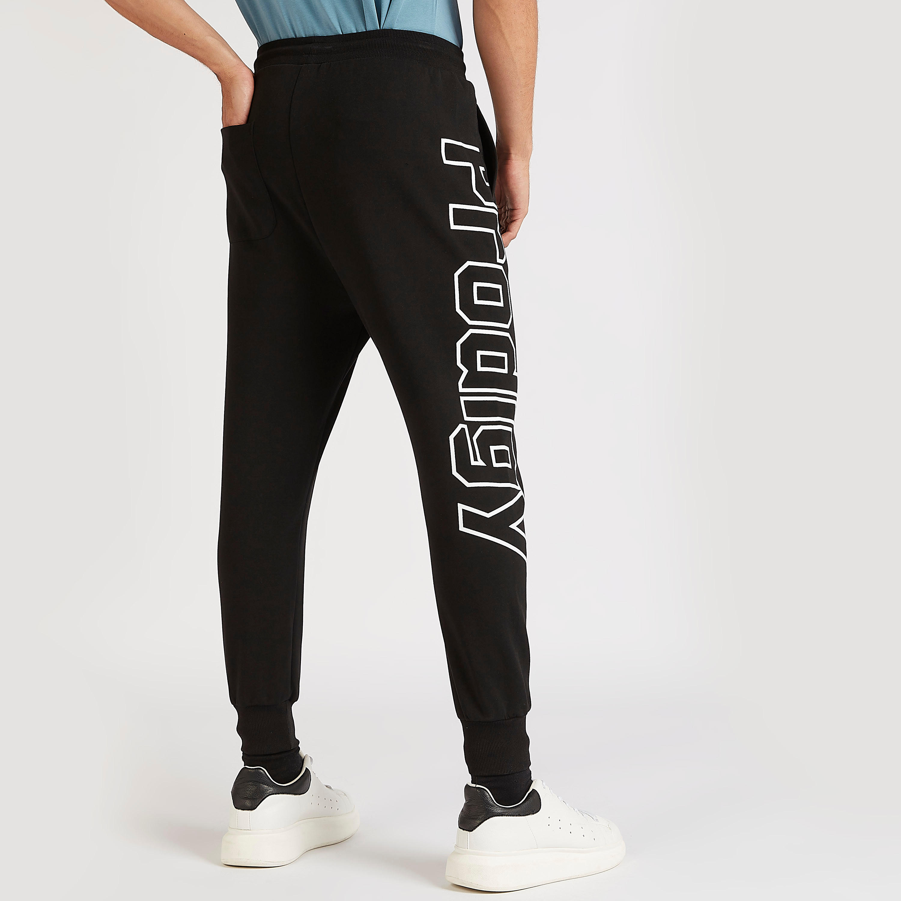 بنطلون رياضي برباط إغلاق وخصر متوسّط الارتفاع-men-clothing-bottoms-joggers-image-1