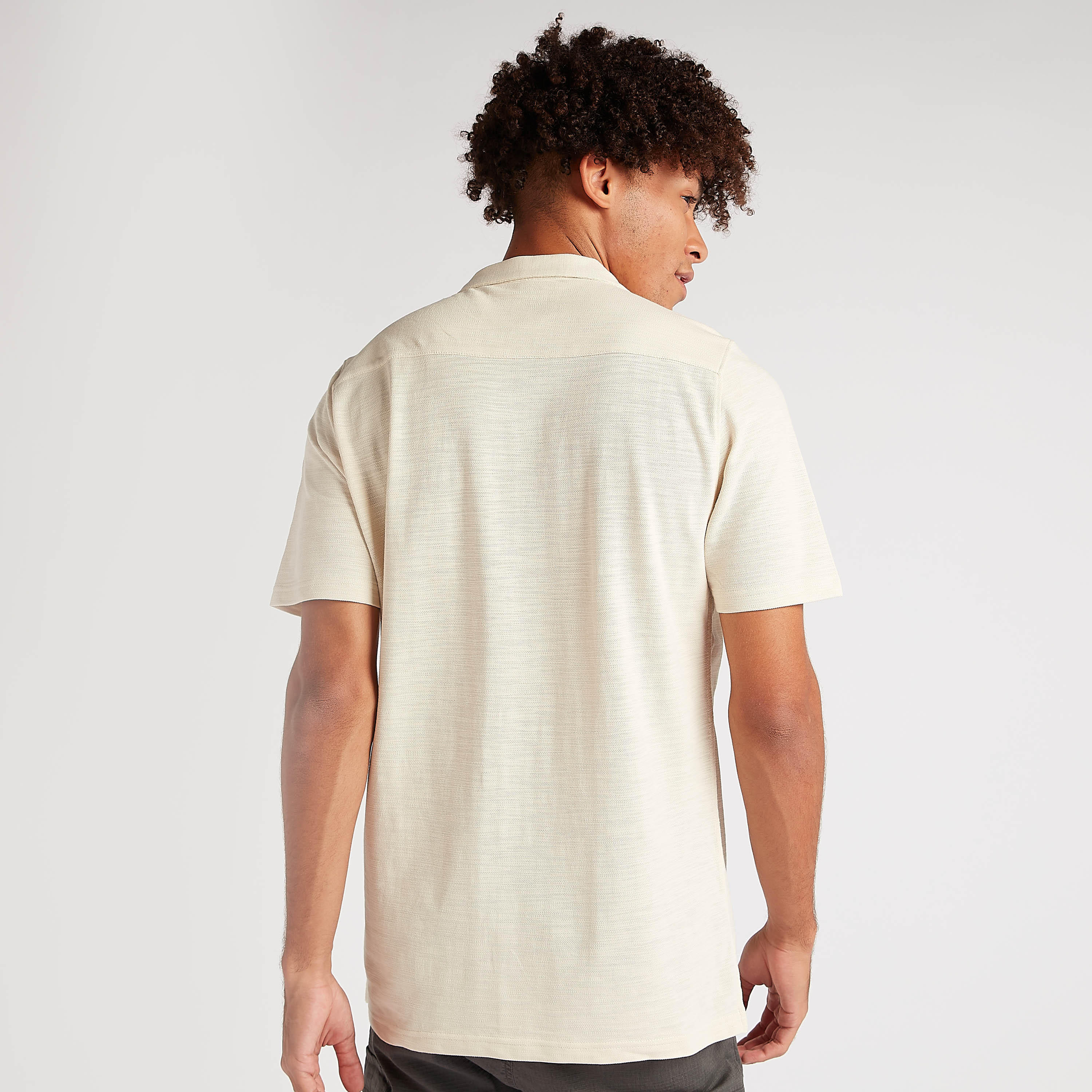 قميص بارز الملمس بأكمام قصيرة وجيب على الصّدر-men-clothing-shirts-image-5