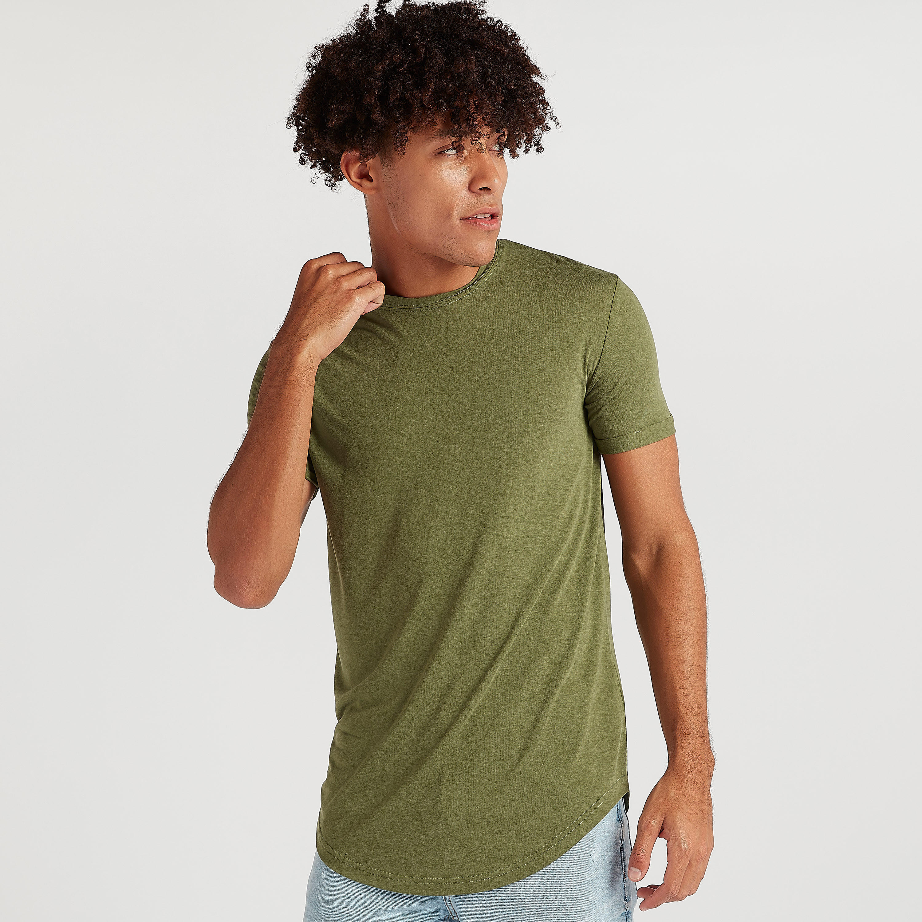 تيشيرت طويل سادة بياقة ضيقة وأكمام قصيرة-men-clothing-tshirtsandpolos-tshirts-image-1