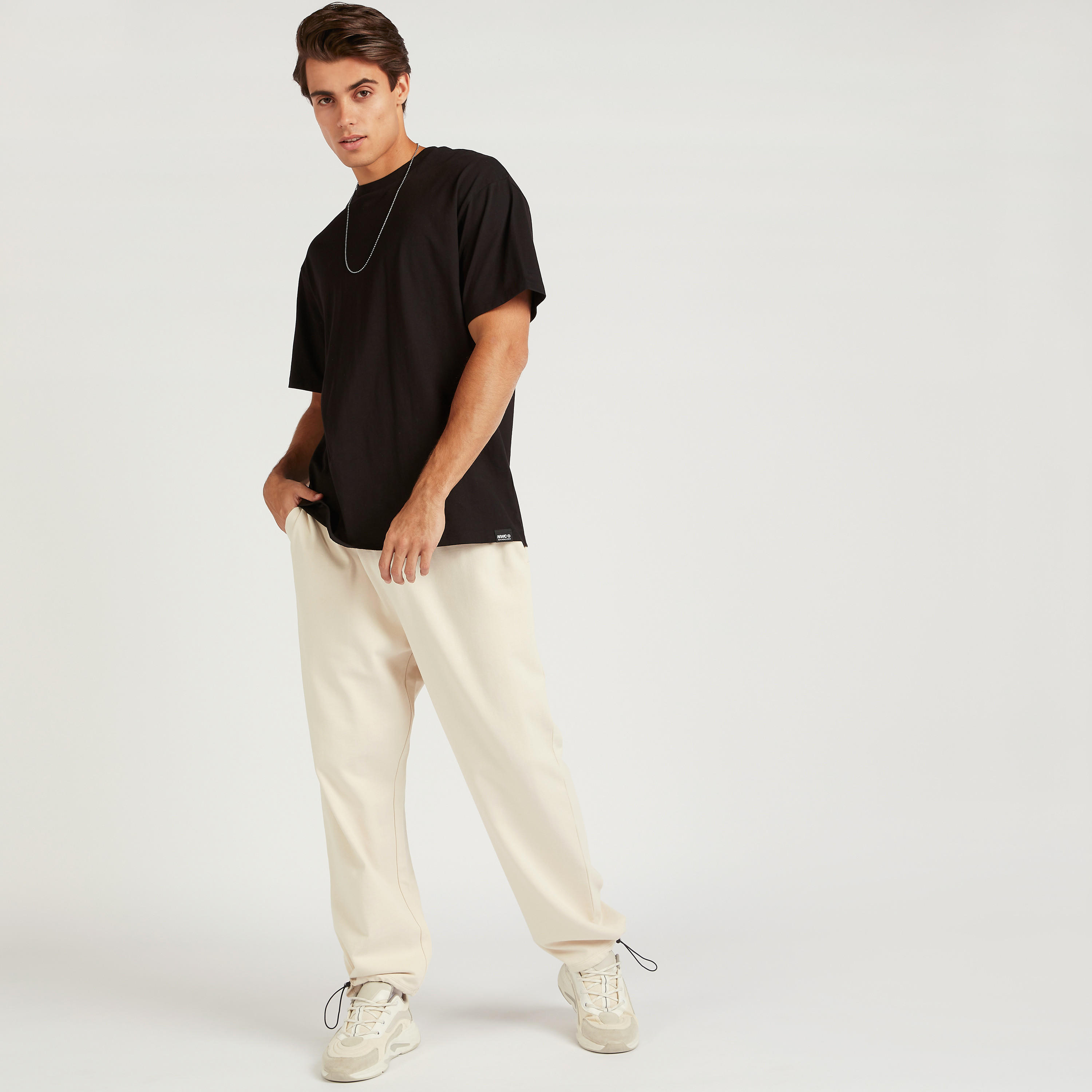 بنطلون رياضي سادة بخصر مطّاطي-men-clothing-bottoms-joggers-image-4