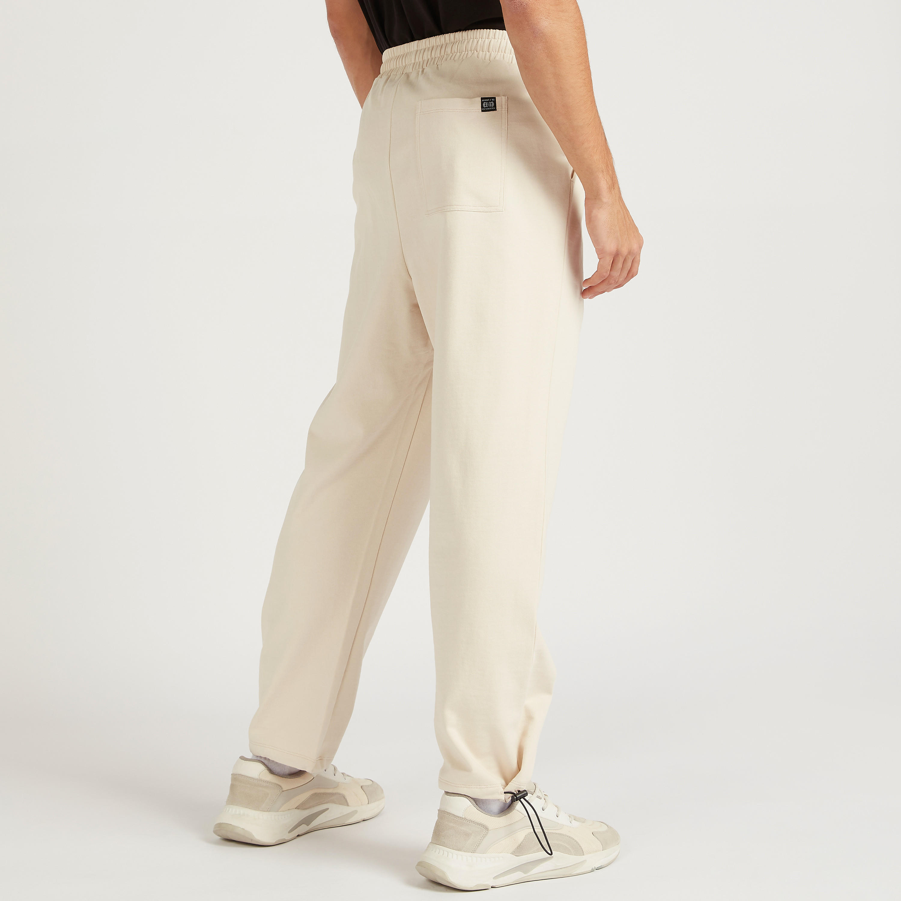 بنطلون رياضي سادة بخصر مطّاطي-men-clothing-bottoms-joggers-image-2
