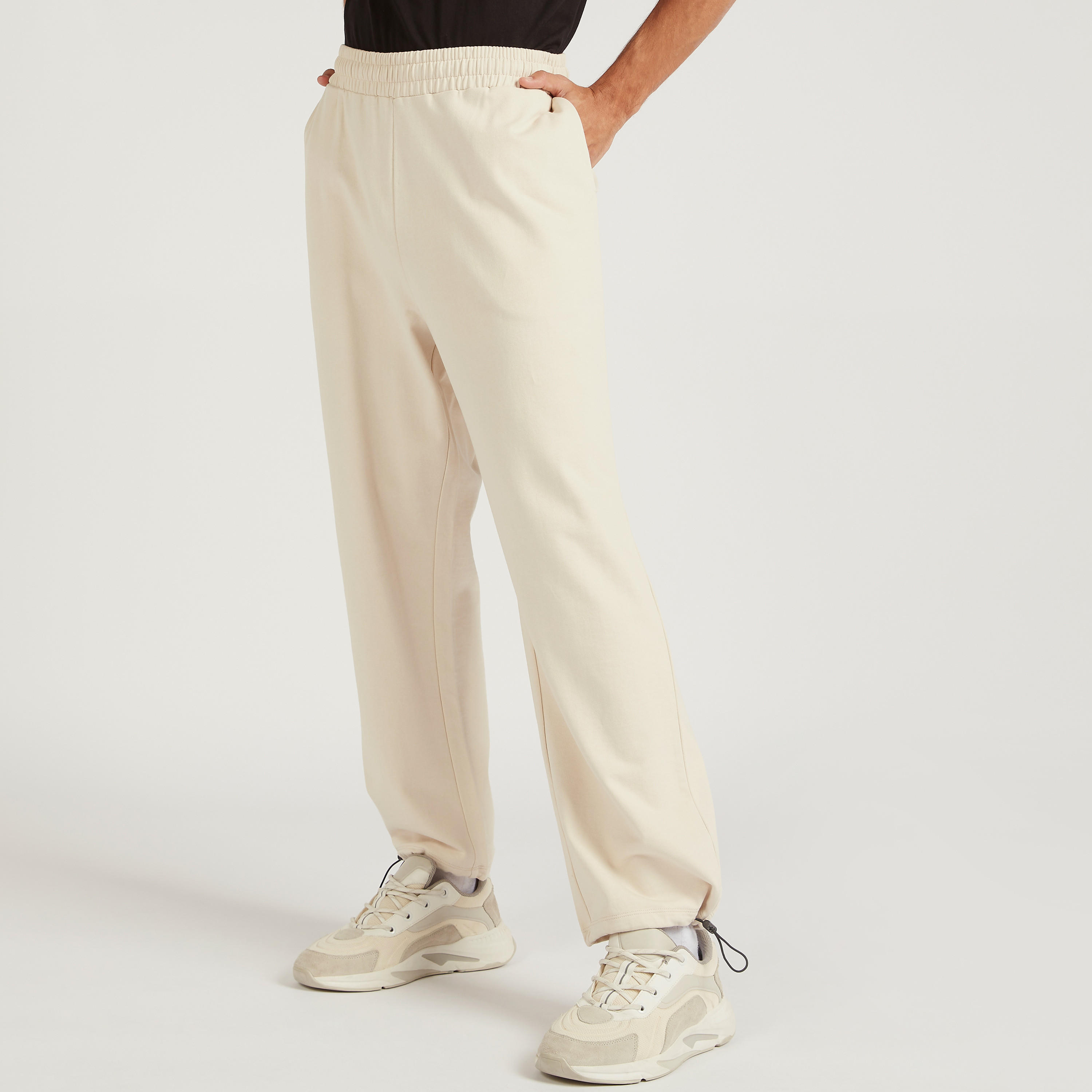 بنطلون رياضي سادة بخصر مطّاطي-men-clothing-bottoms-joggers-image-1