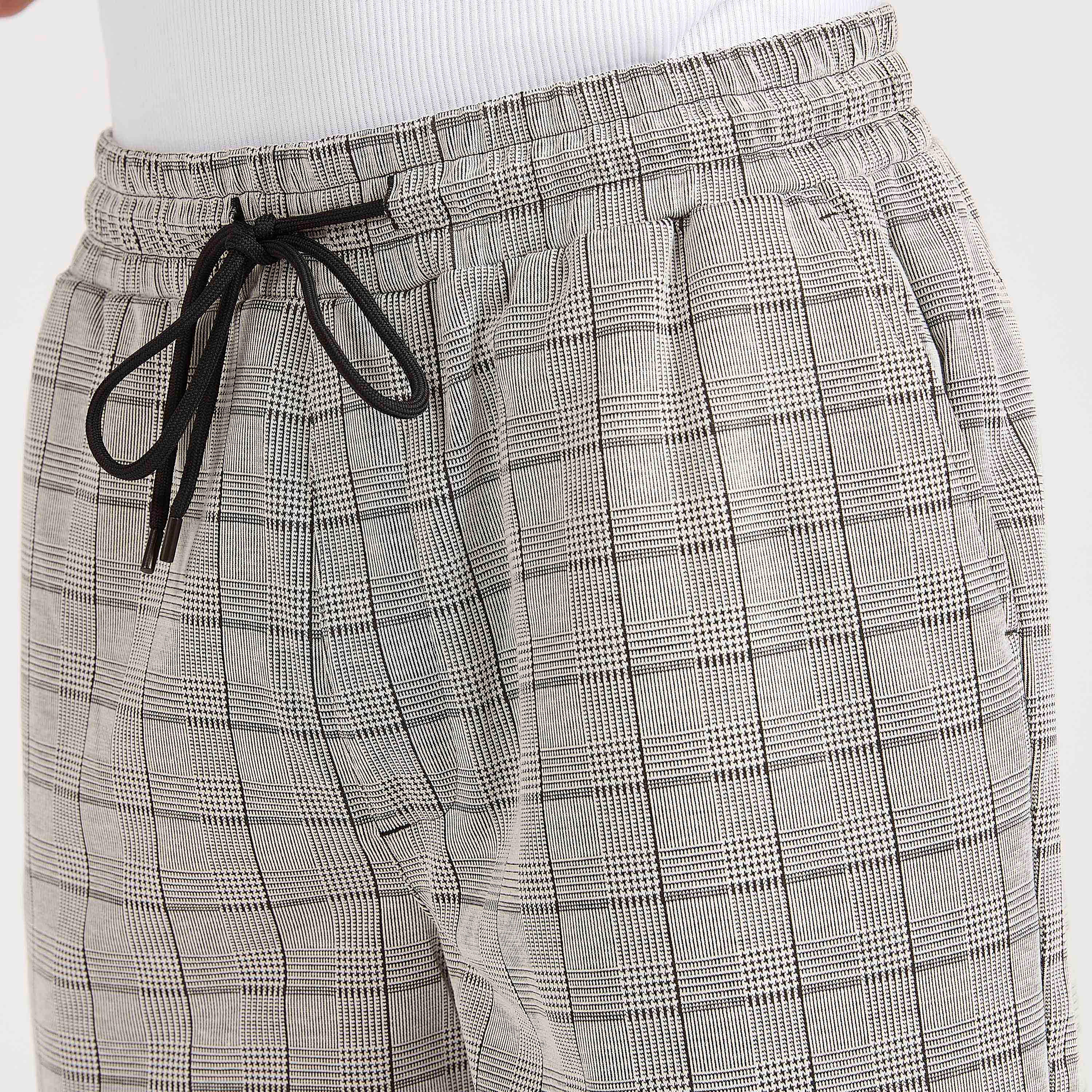 شورت كاروهات بخصر متوسط الارتفاع ورباط إغلاق وجيوب-men-clothing-bottoms-shorts-image-2