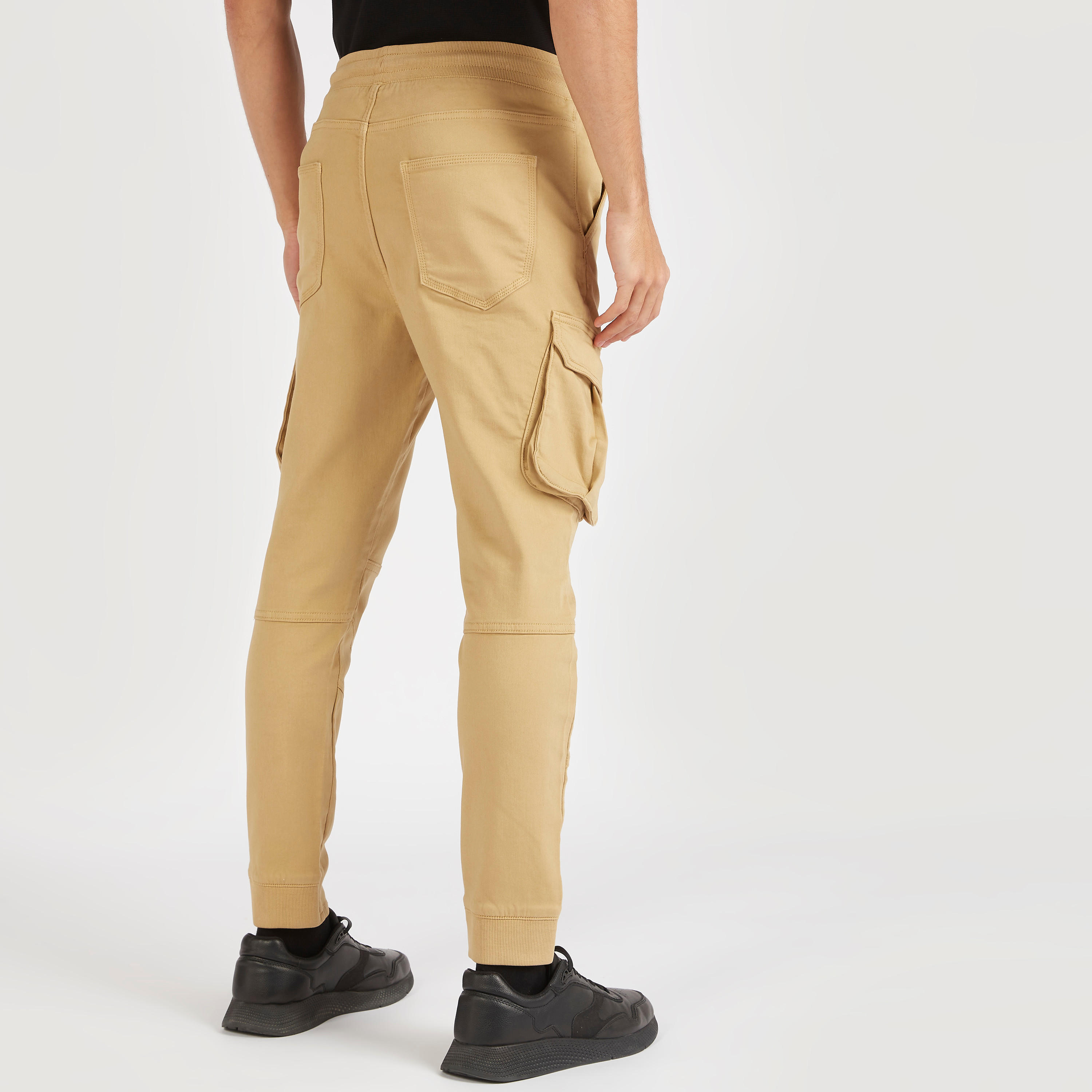 بنطلون كارجو سادة برباط إغلاق-men-clothing-bottoms-trousersandchinos-trousers-image-2
