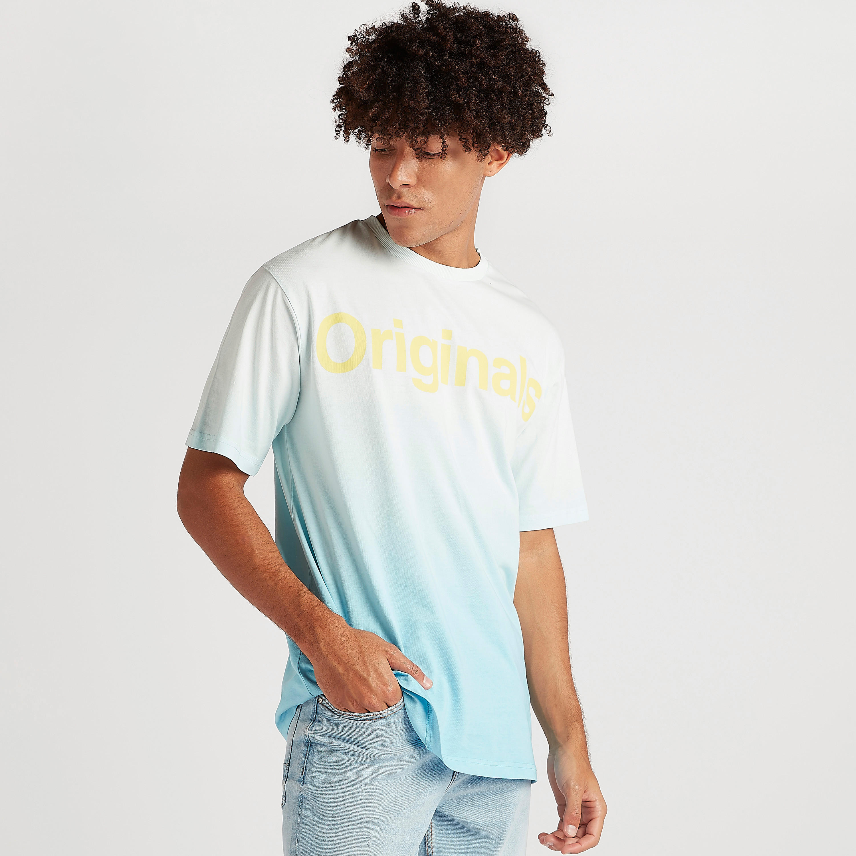 تيشيرت بياقة ضيّقة وأكمام قصيرة وطبعات-men-clothing-tshirtsandpolos-tshirts-image-5