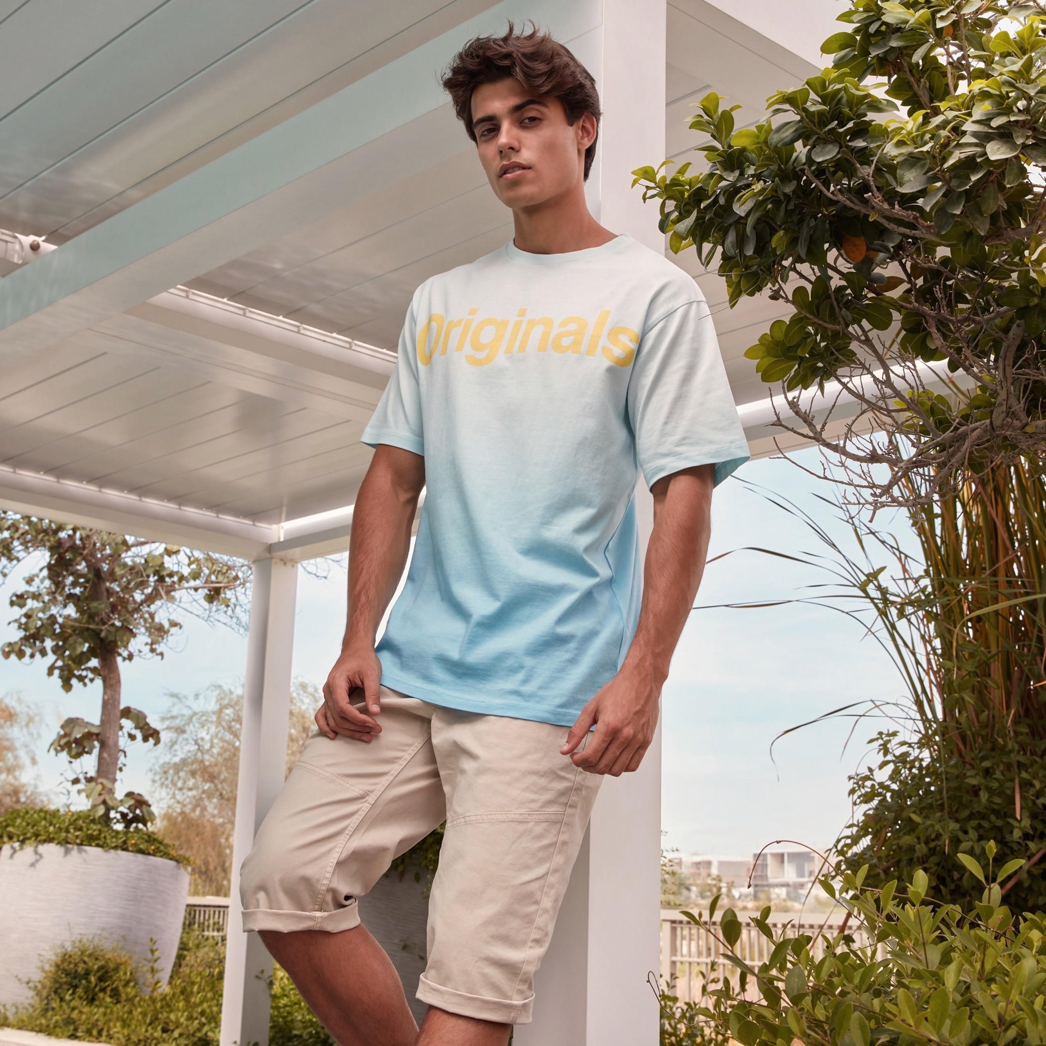 تيشيرت بياقة ضيّقة وأكمام قصيرة وطبعات-men-clothing-tshirtsandpolos-tshirts-image-6
