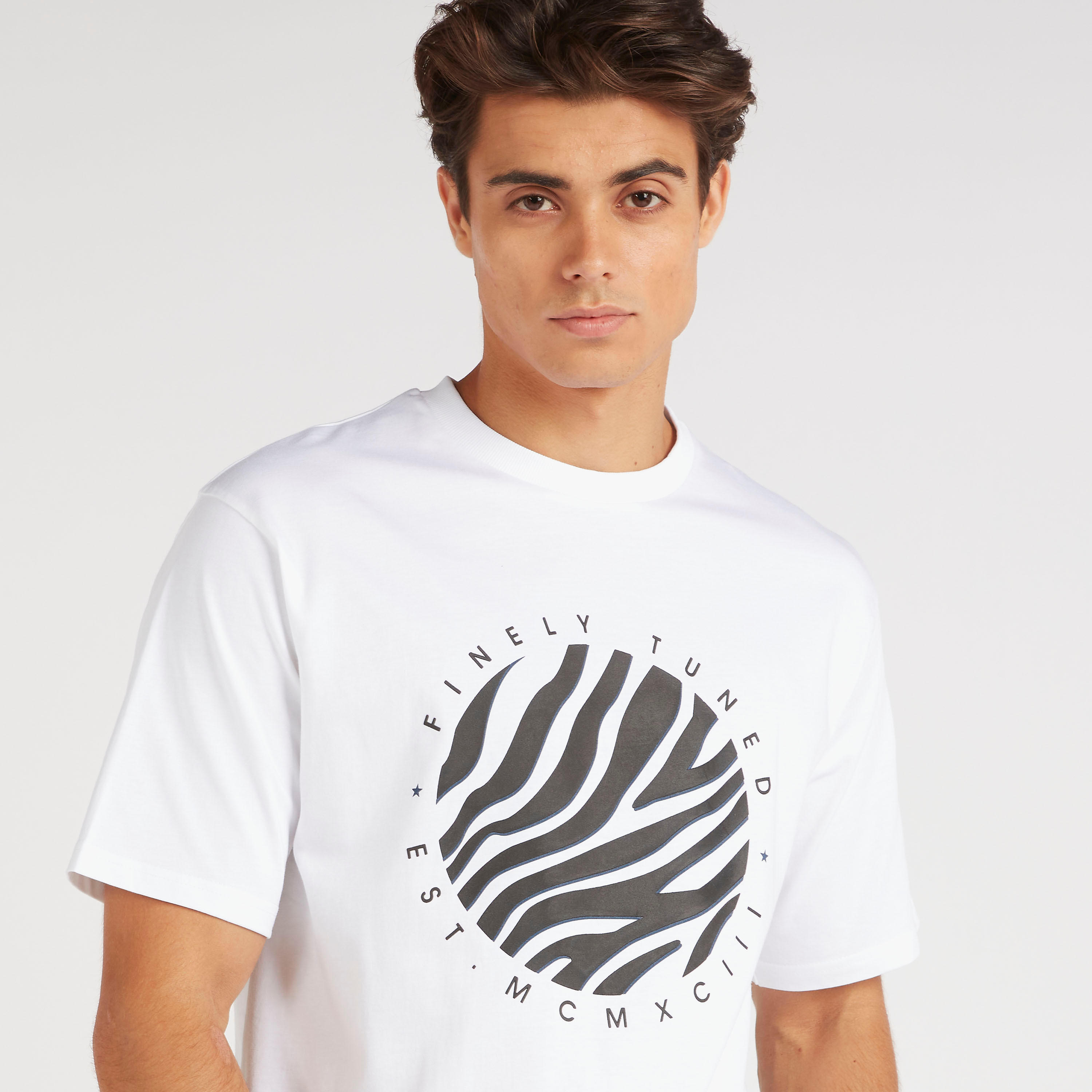 تيشيرت بوكسي فيت بأكمام قصيرة وطبعات-men-clothing-tshirtsandpolos-tshirts-image-4