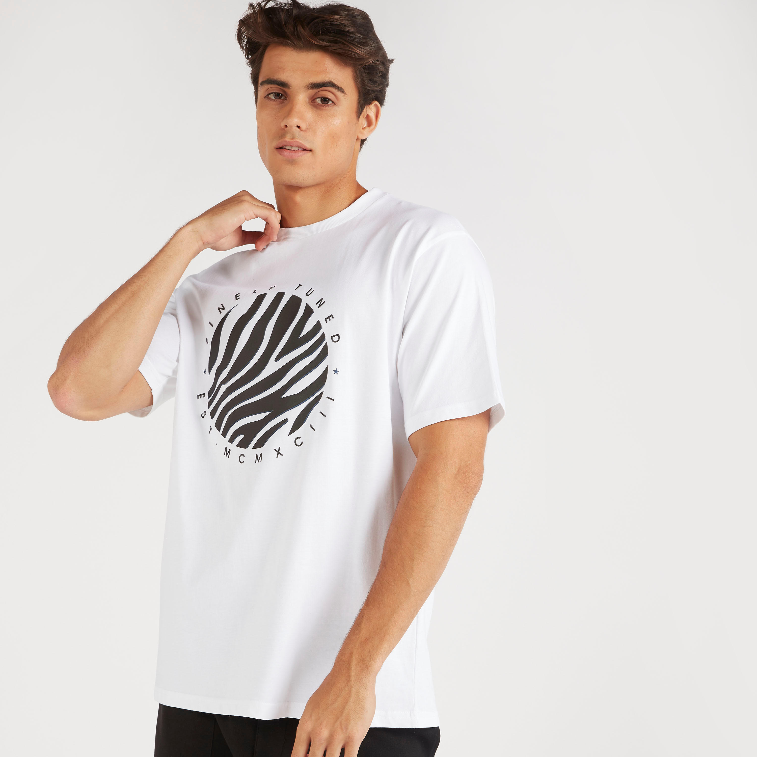 تيشيرت بوكسي فيت بأكمام قصيرة وطبعات-men-clothing-tshirtsandpolos-tshirts-image-2