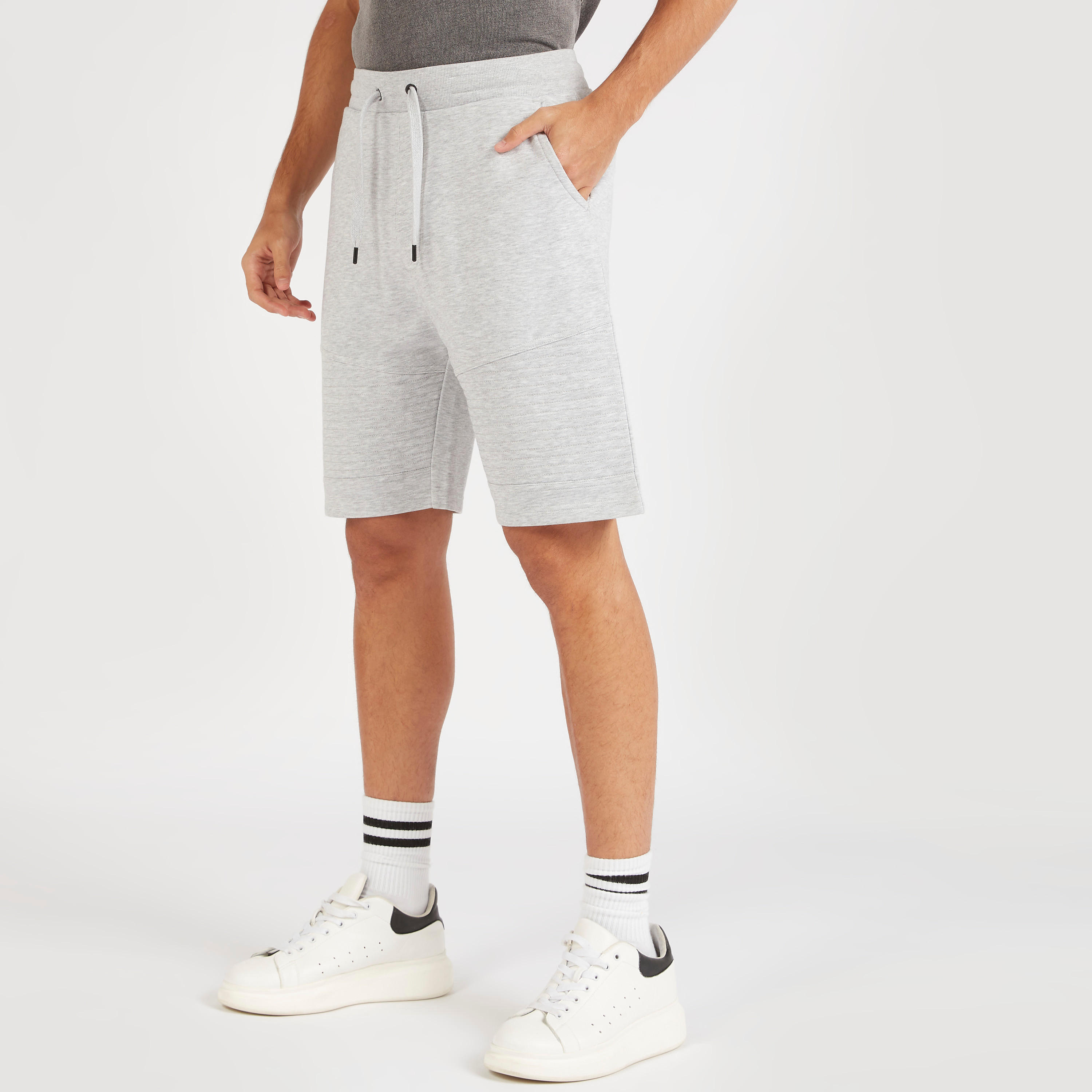 شورت سادة برباط إغلاق وجيوب-men-clothing-bottoms-shorts-image-5