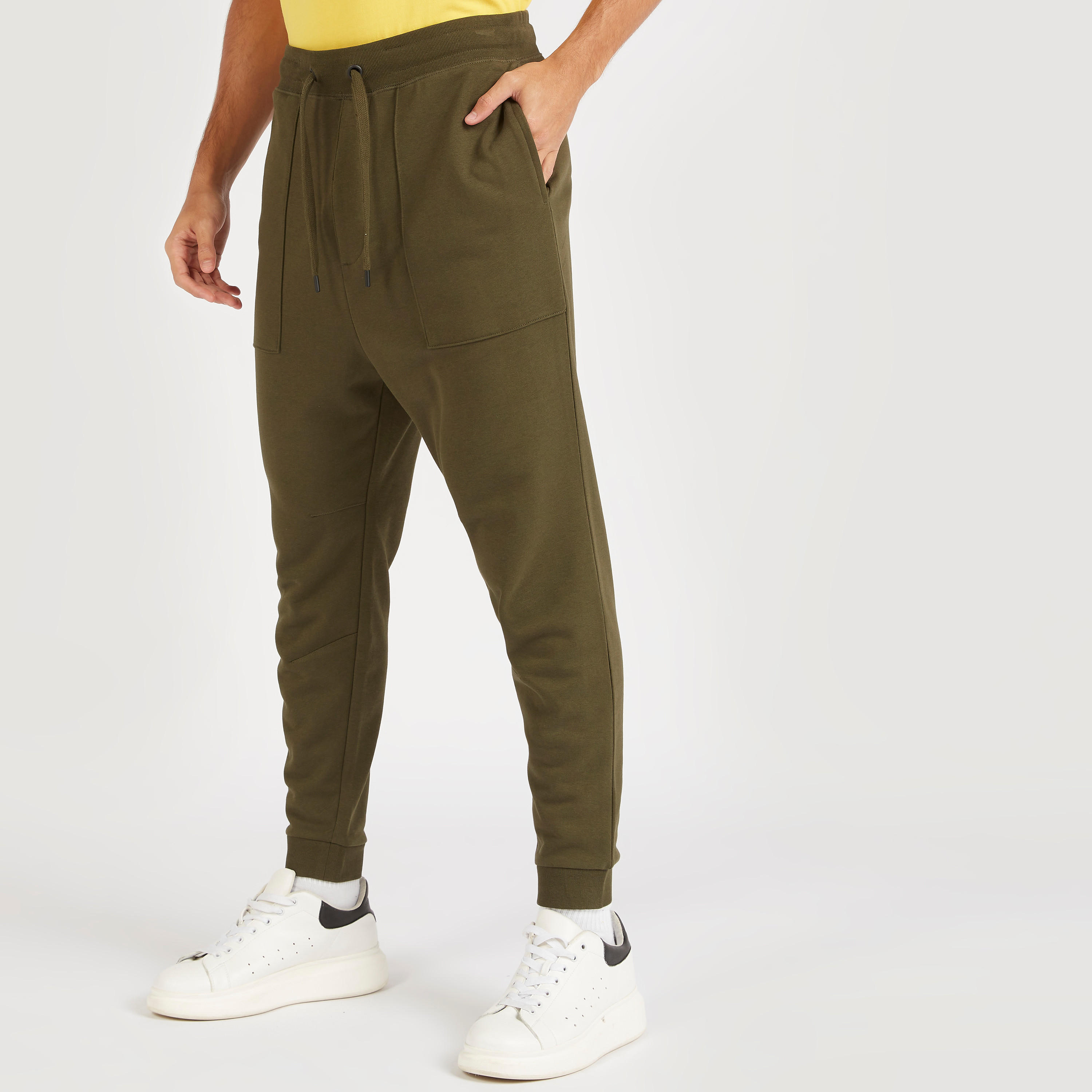 بنطلون رياضي سادة برباط إغلاق وجيوب-men-clothing-bottoms-joggers-image-1