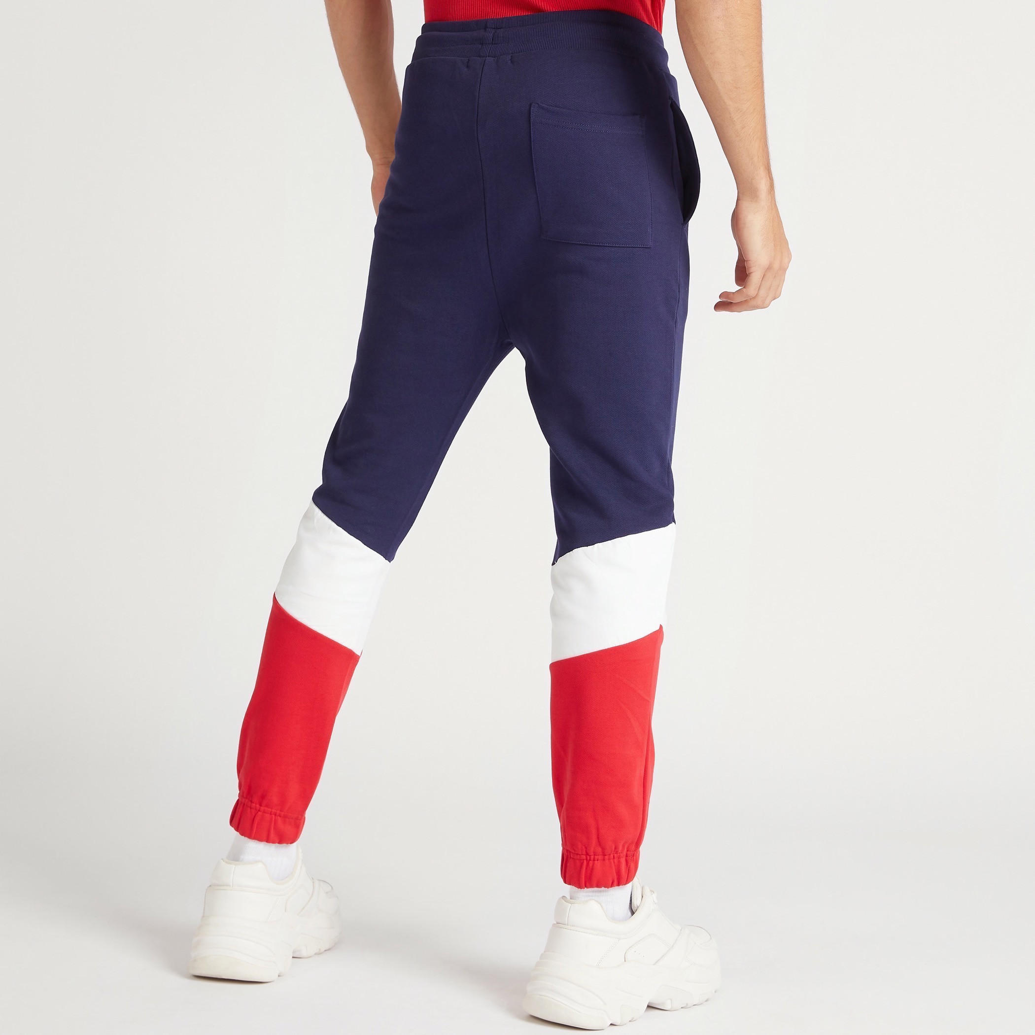 بنطلون رياضي بقصّة مريحة وطبعات وخصر متوسّط الارتفاع وجيوب-men-clothing-bottoms-joggers-image-4