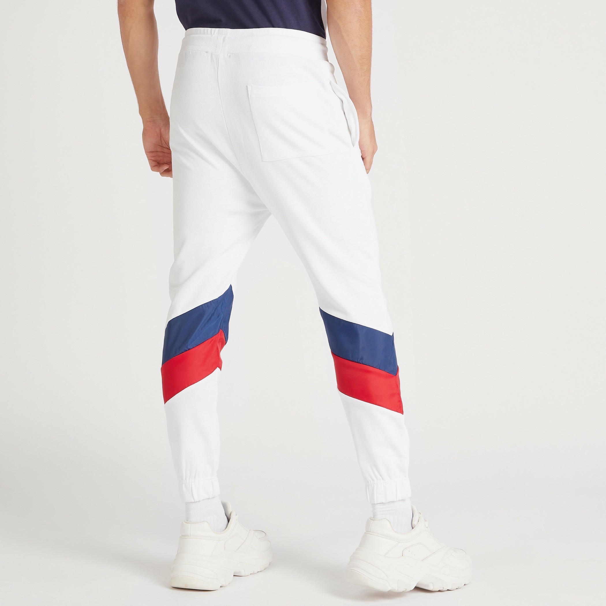 بنطلون رياضي سادة برباط إغلاق وجيوب-men-clothing-bottoms-joggers-image-1