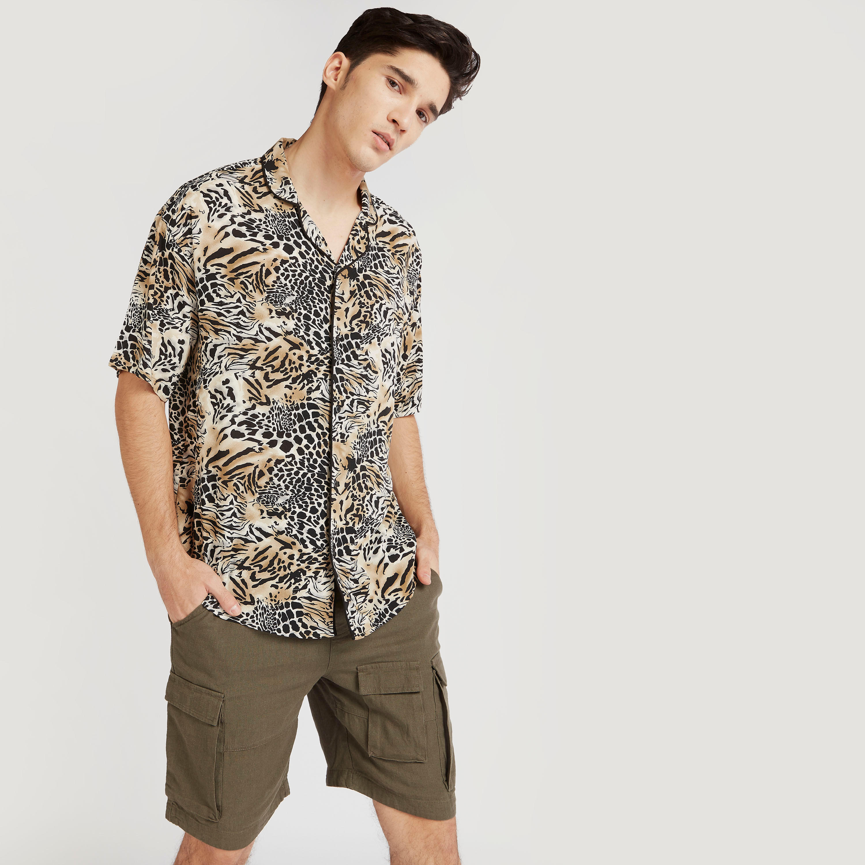 قميص بأكمام طويلة وطبعات حيوانات-men-clothing-shirts-image-1