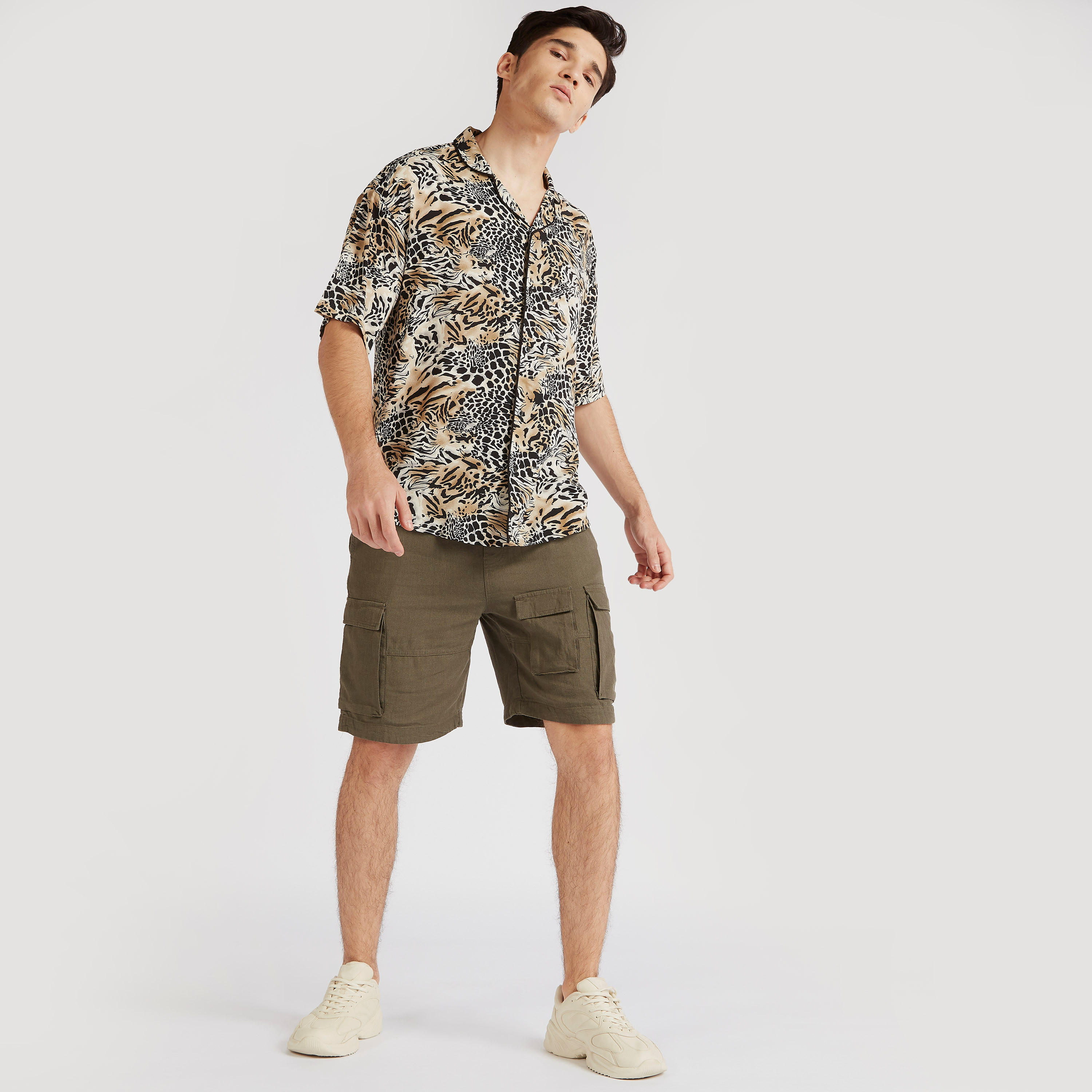 قميص بأكمام طويلة وطبعات حيوانات-men-clothing-shirts-image-2