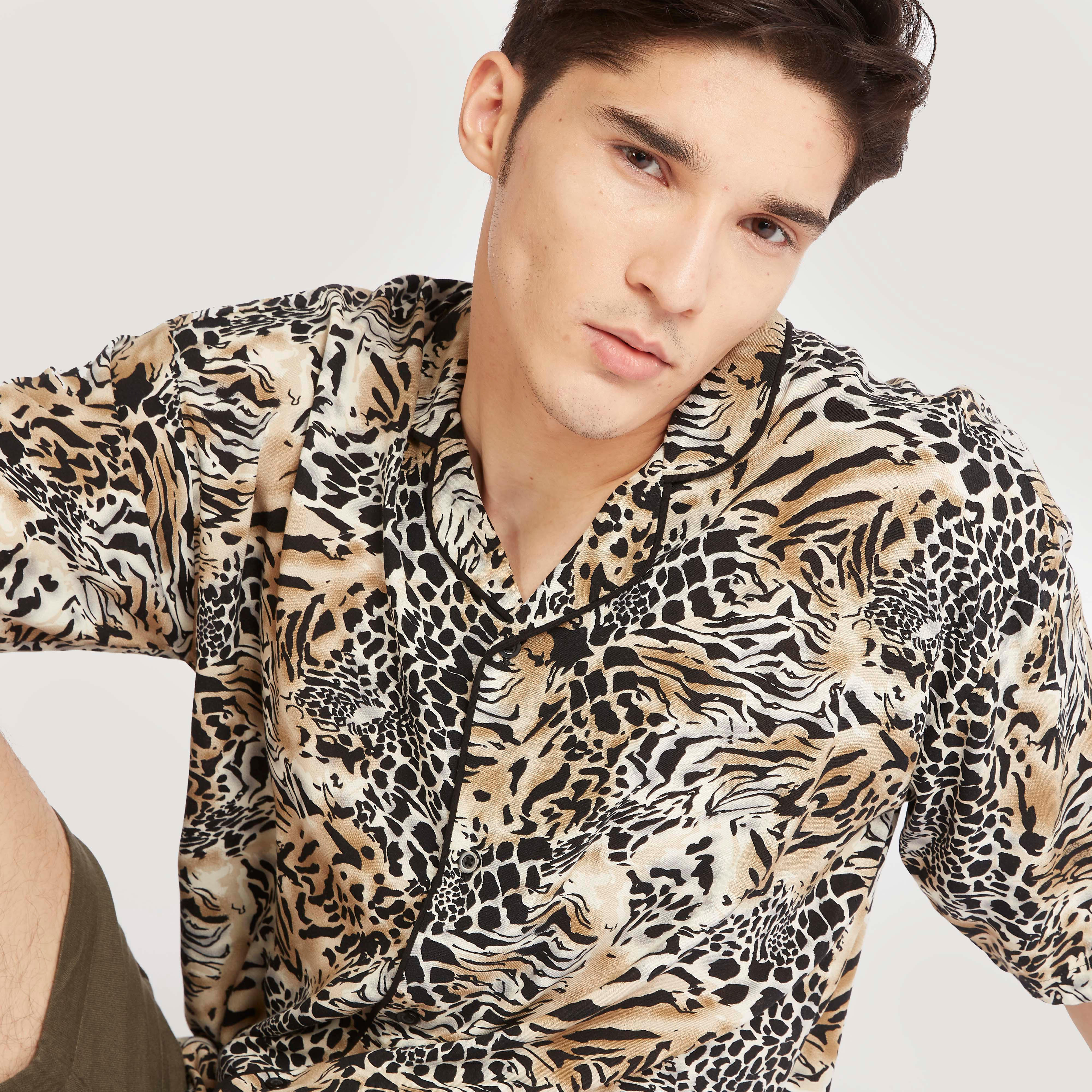 قميص بأكمام طويلة وطبعات حيوانات-men-clothing-shirts-image-3