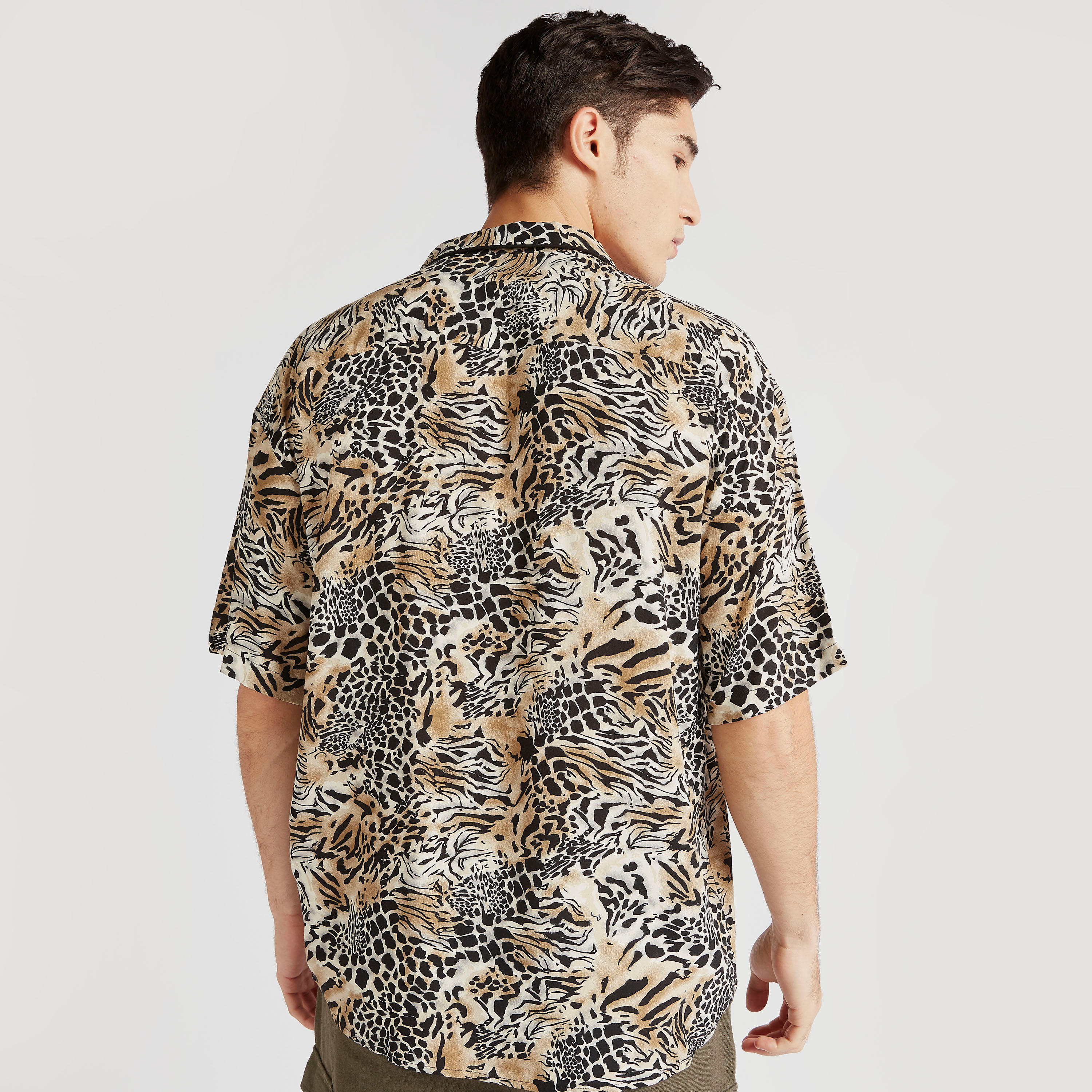 قميص بأكمام طويلة وطبعات حيوانات-men-clothing-shirts-image-4