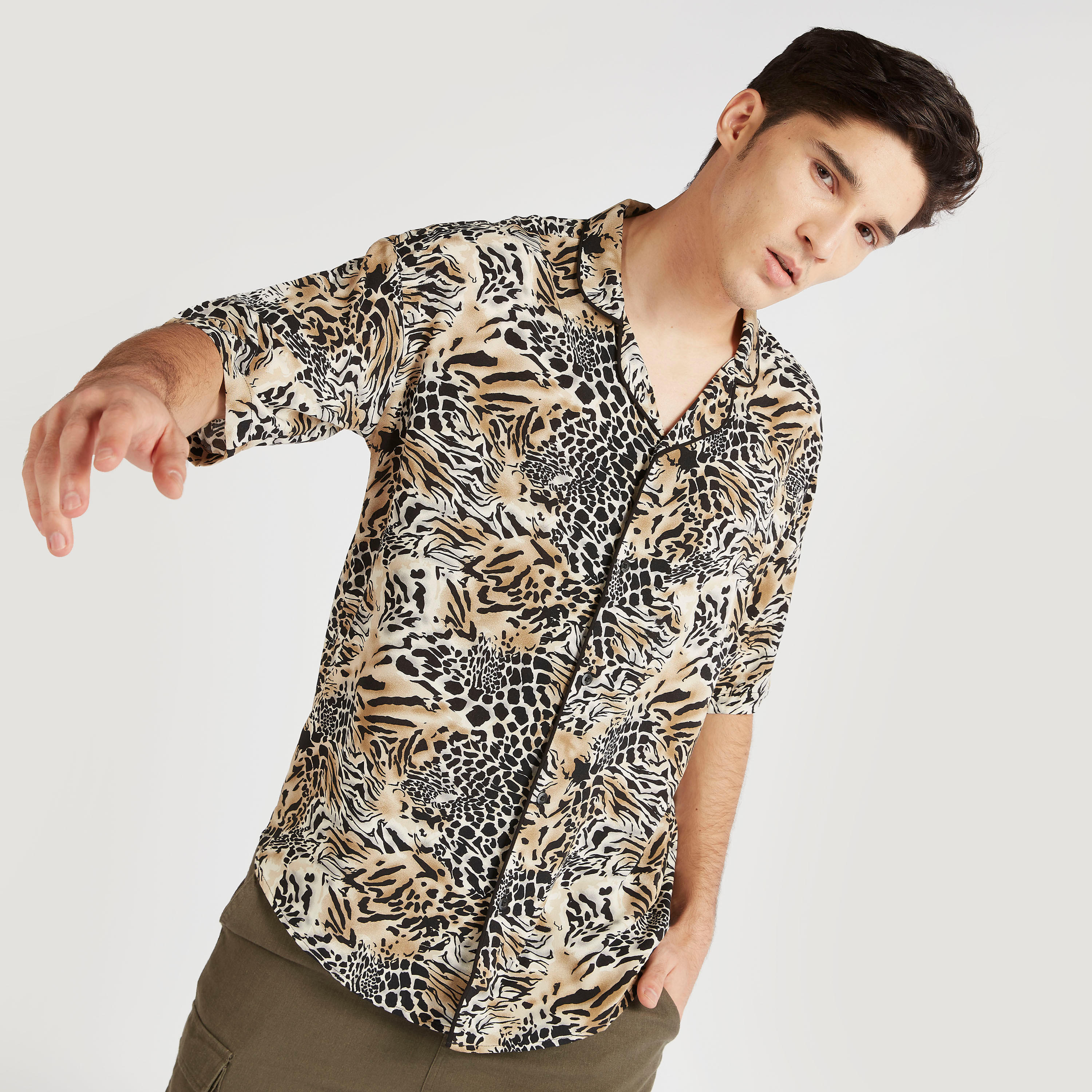 قميص بأكمام طويلة وطبعات حيوانات-men-clothing-shirts-image-5