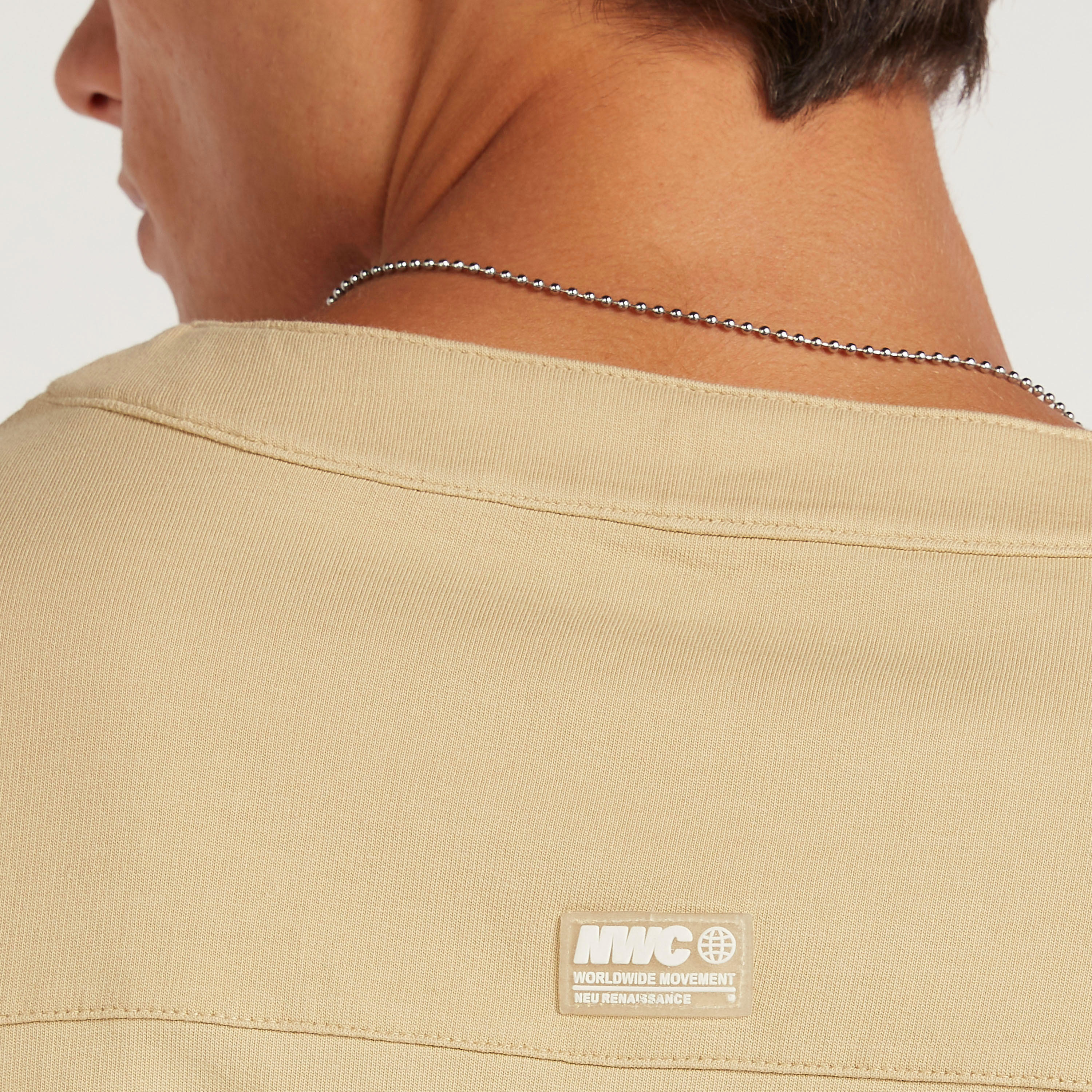 قميص كرة سلّة بياقة V وأكمام قصيرة-men-clothing-shirts-image-6