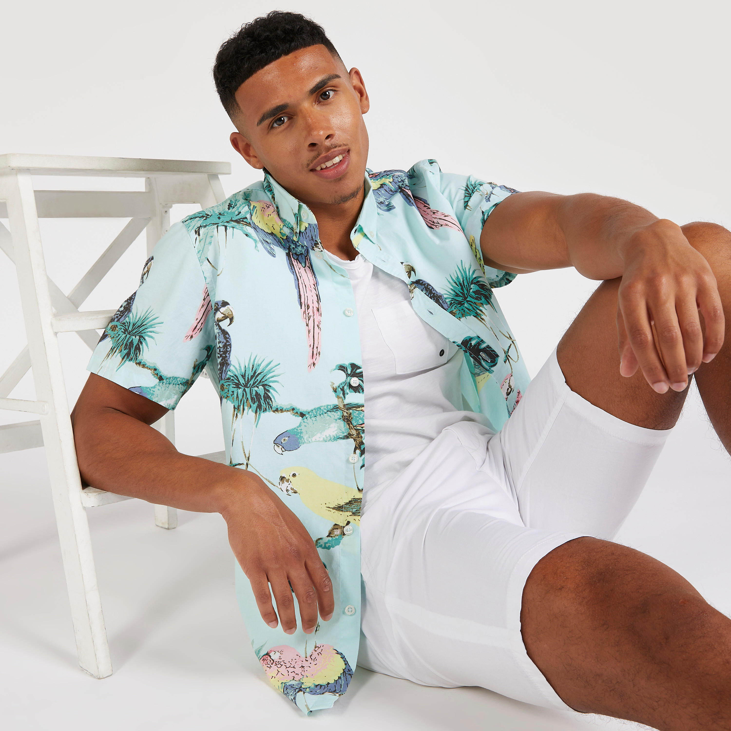 قميص بياقة عاديّة وأكمام قصيرة وطبعات-men-clothing-shirts-image-1