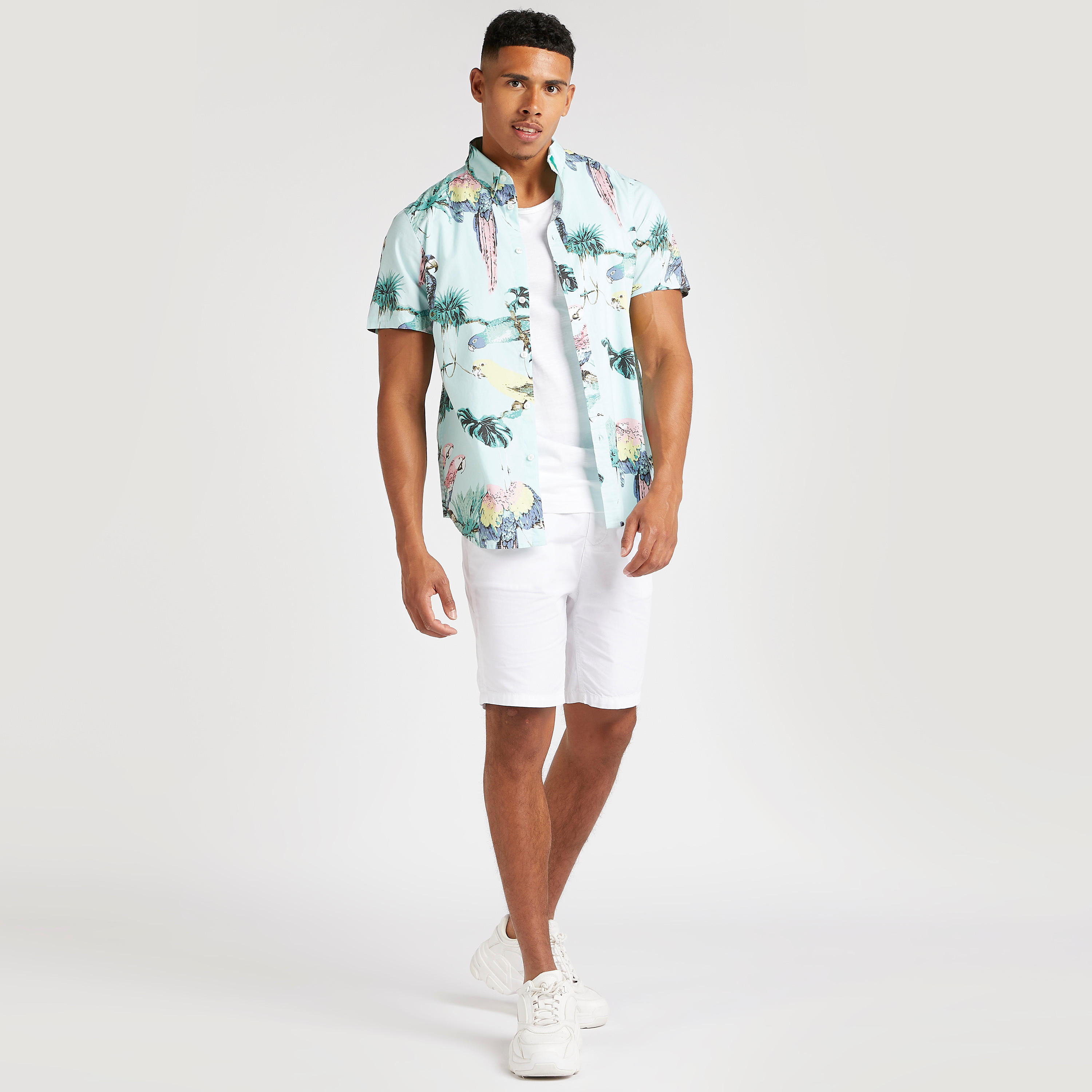 قميص بياقة عاديّة وأكمام قصيرة وطبعات-men-clothing-shirts-image-2