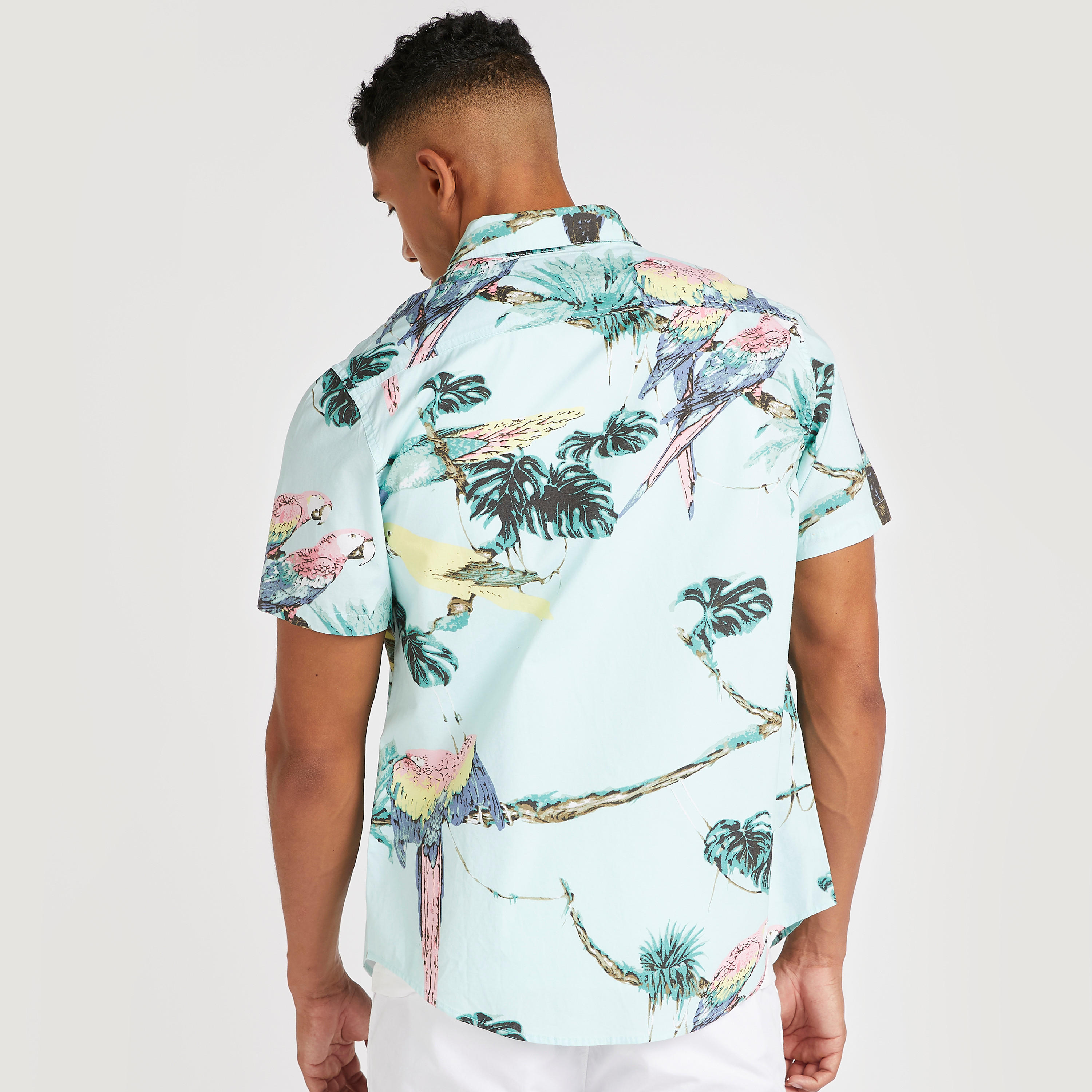 قميص بياقة عاديّة وأكمام قصيرة وطبعات-men-clothing-shirts-image-4