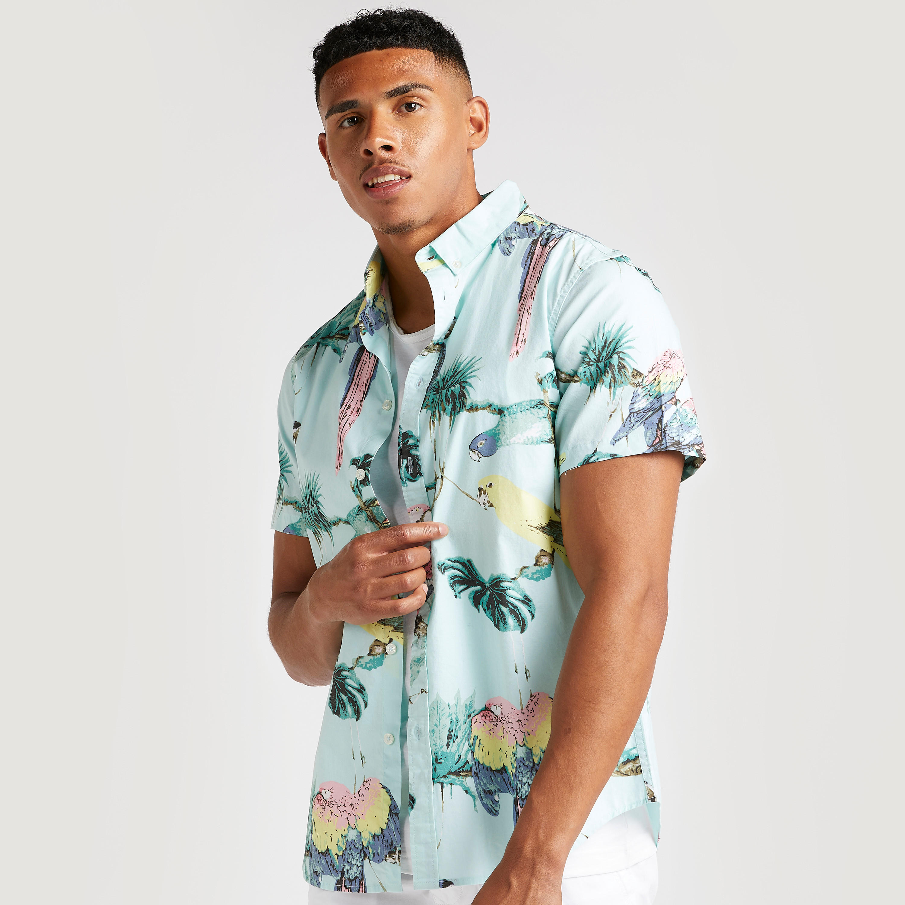 قميص بياقة عاديّة وأكمام قصيرة وطبعات-men-clothing-shirts-image-5