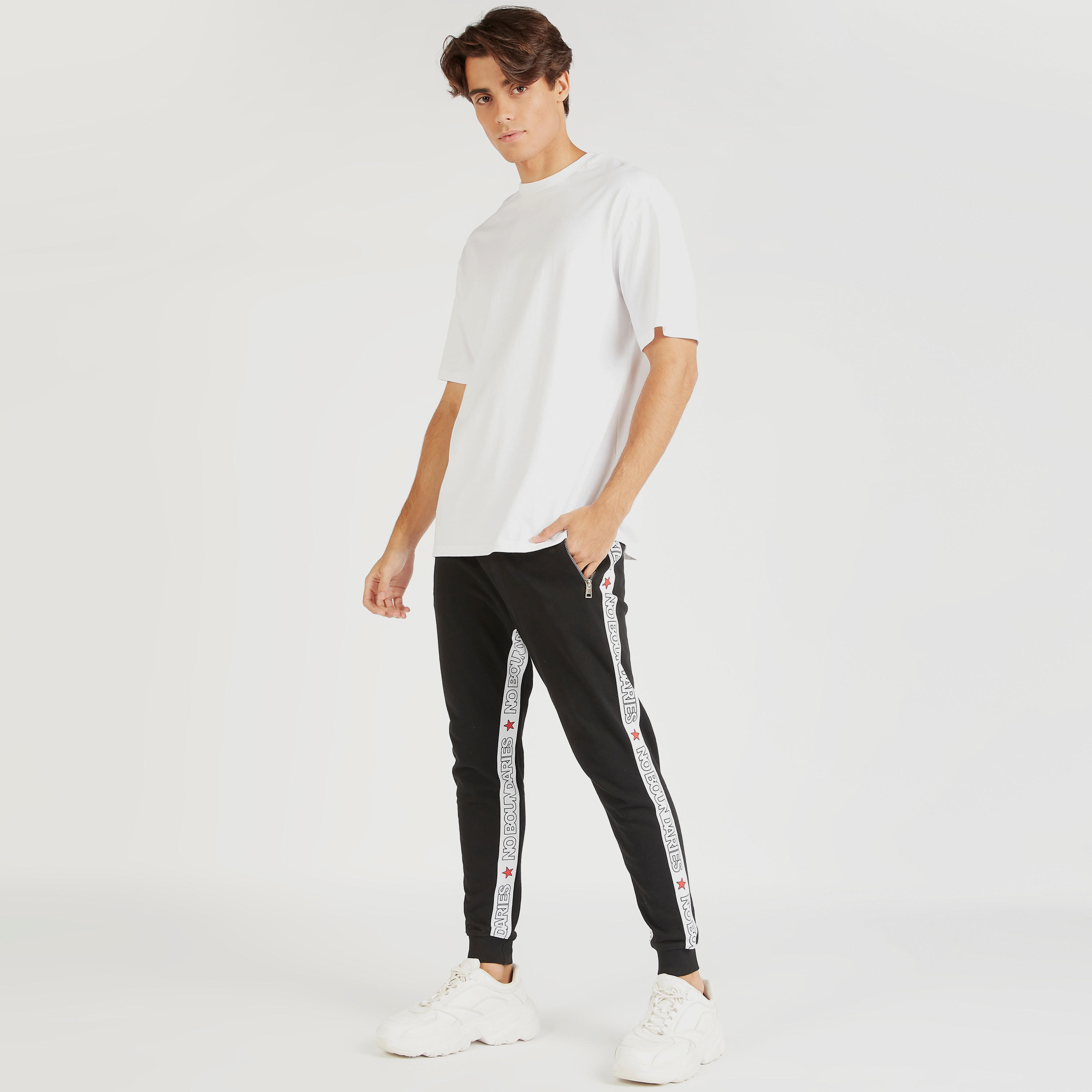 بنطلون رياضي برباط إغلاق وخصر متوسّط الارتفاع-men-clothing-bottoms-joggers-image-2