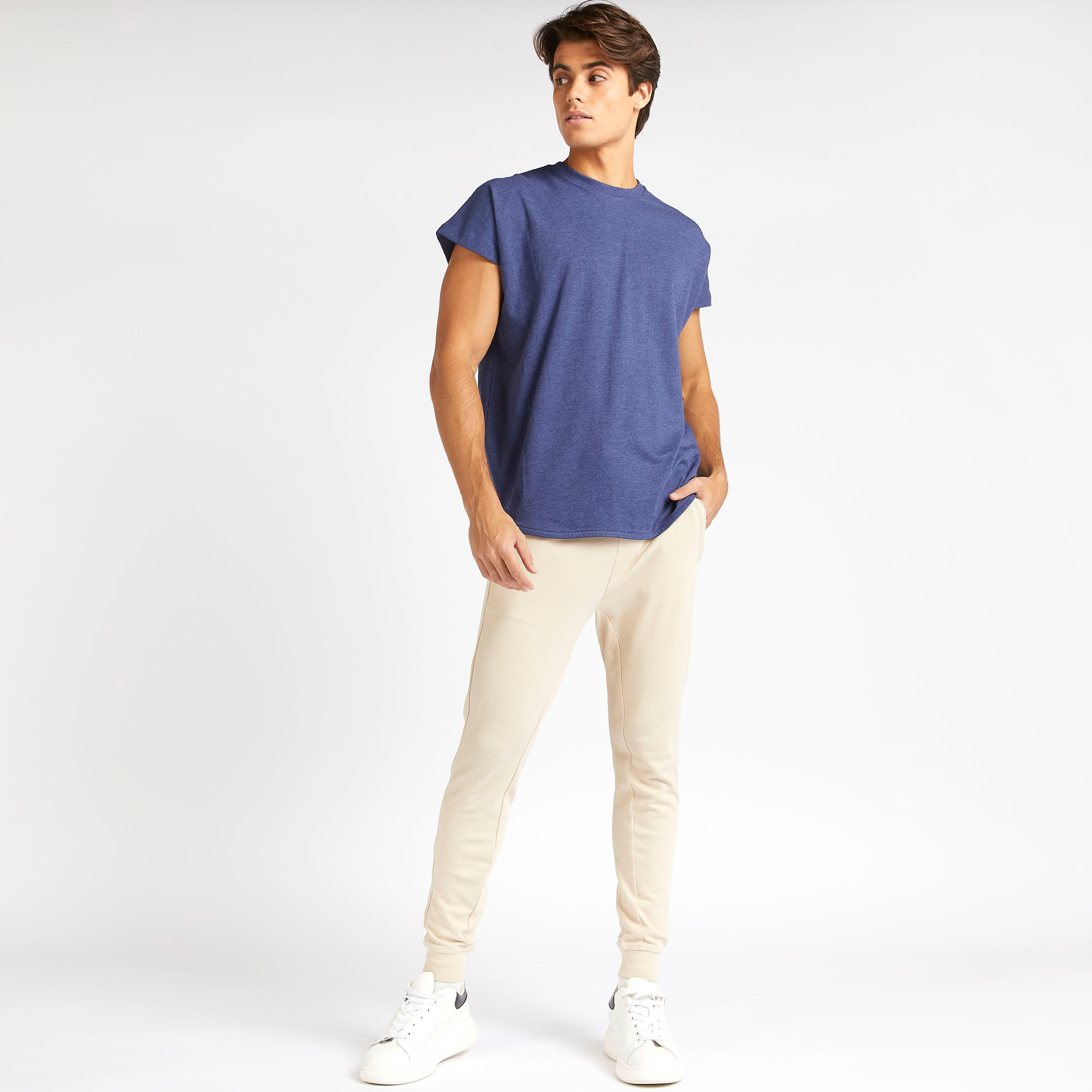 تيشيرت سادة بياقة ضيّقة وأكمام قصيرة-men-clothing-tshirtsandpolos-tshirts-image-2