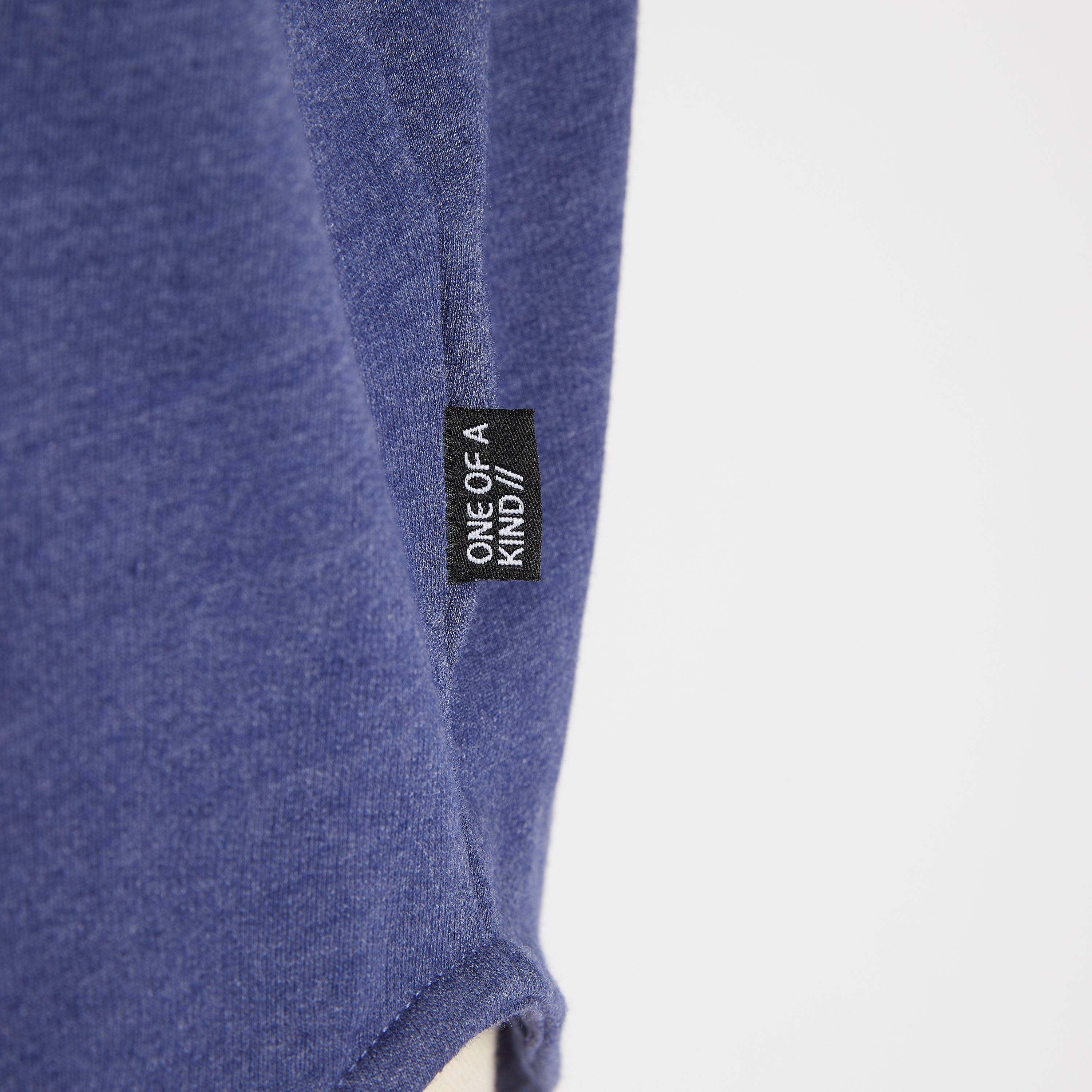 تيشيرت سادة بياقة ضيّقة وأكمام قصيرة-men-clothing-tshirtsandpolos-tshirts-image-3