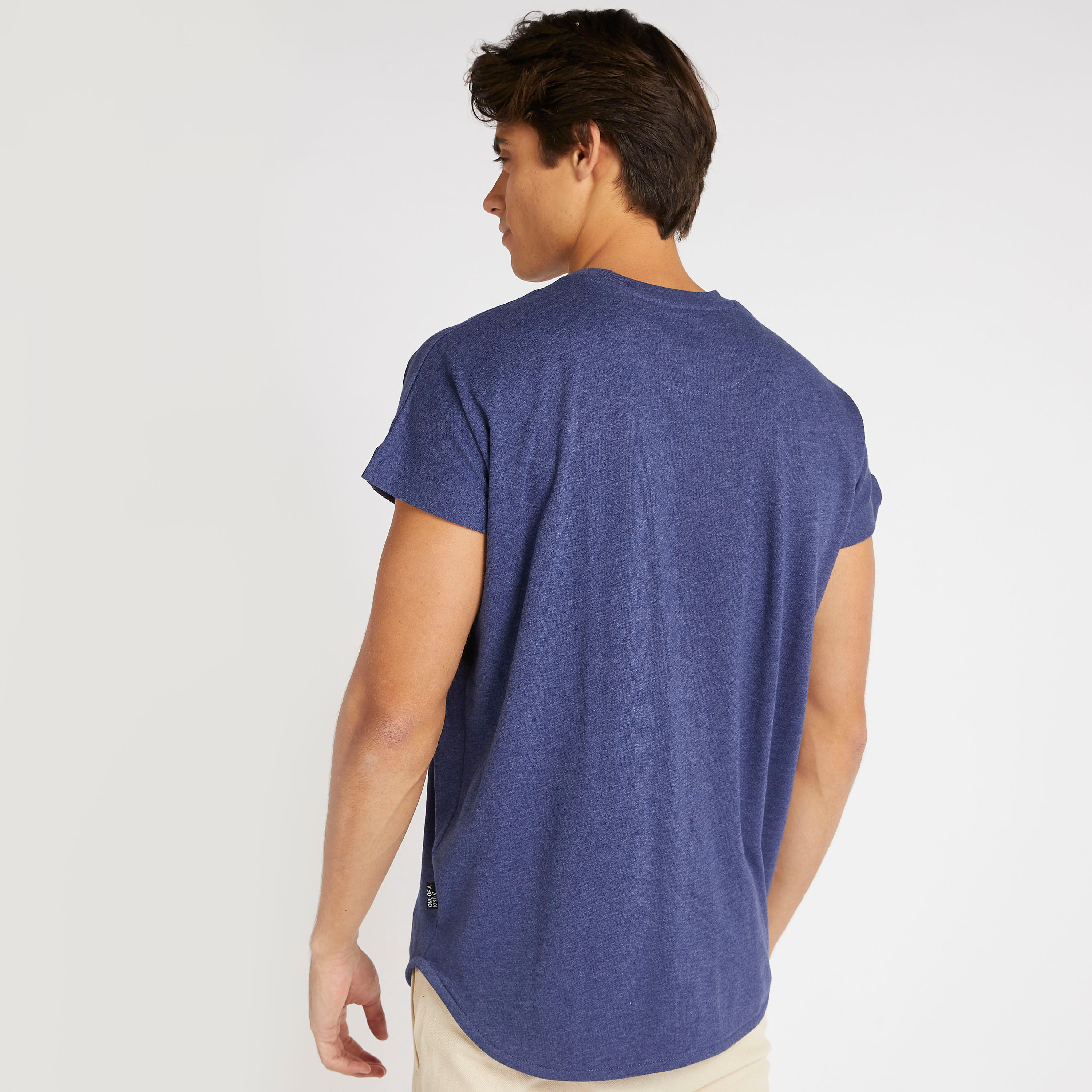 تيشيرت سادة بياقة ضيّقة وأكمام قصيرة-men-clothing-tshirtsandpolos-tshirts-image-4