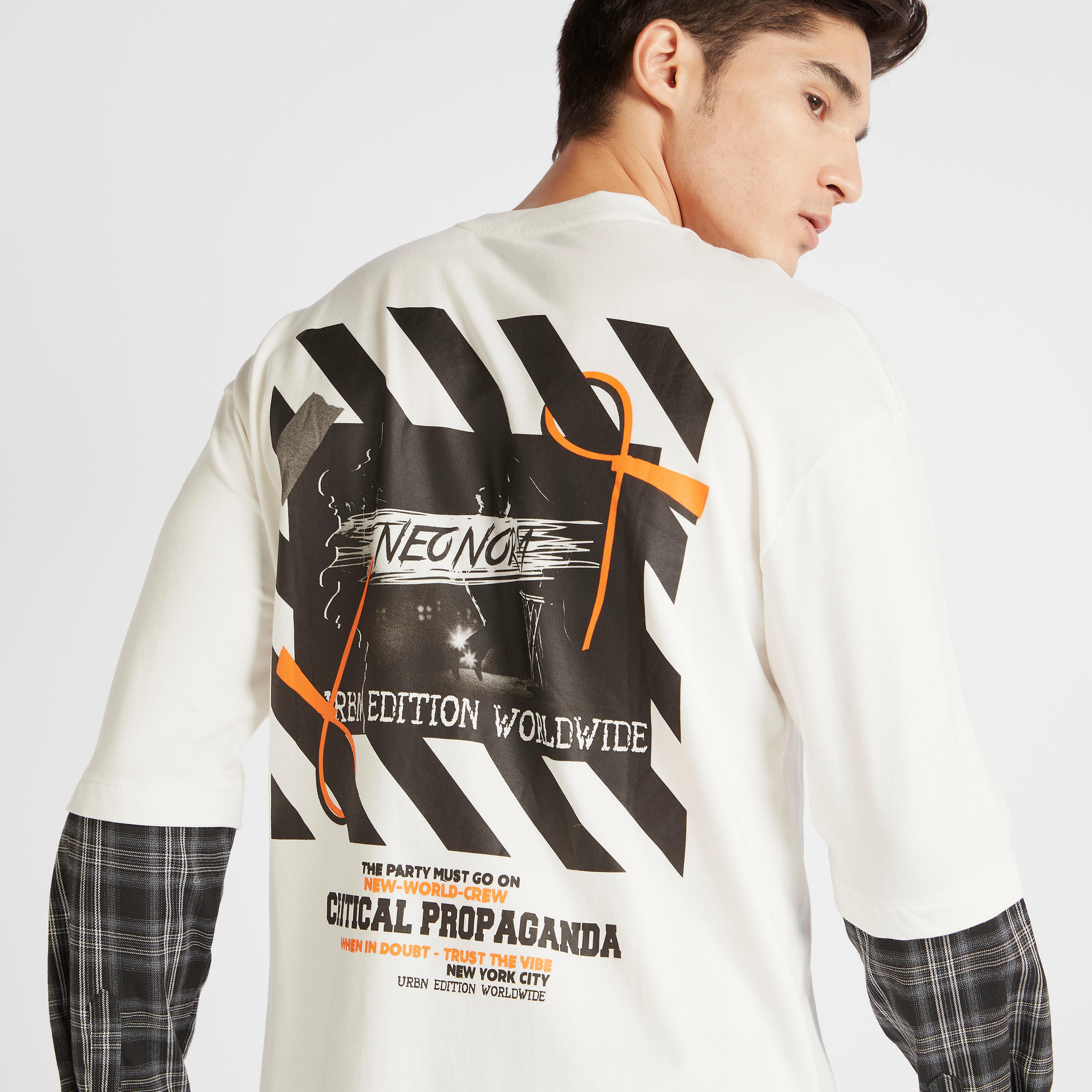 Printed T-shirt with Long Sleeves and Crew Neck-men-clothing-tshirtsandpolos-tshirts-image-3