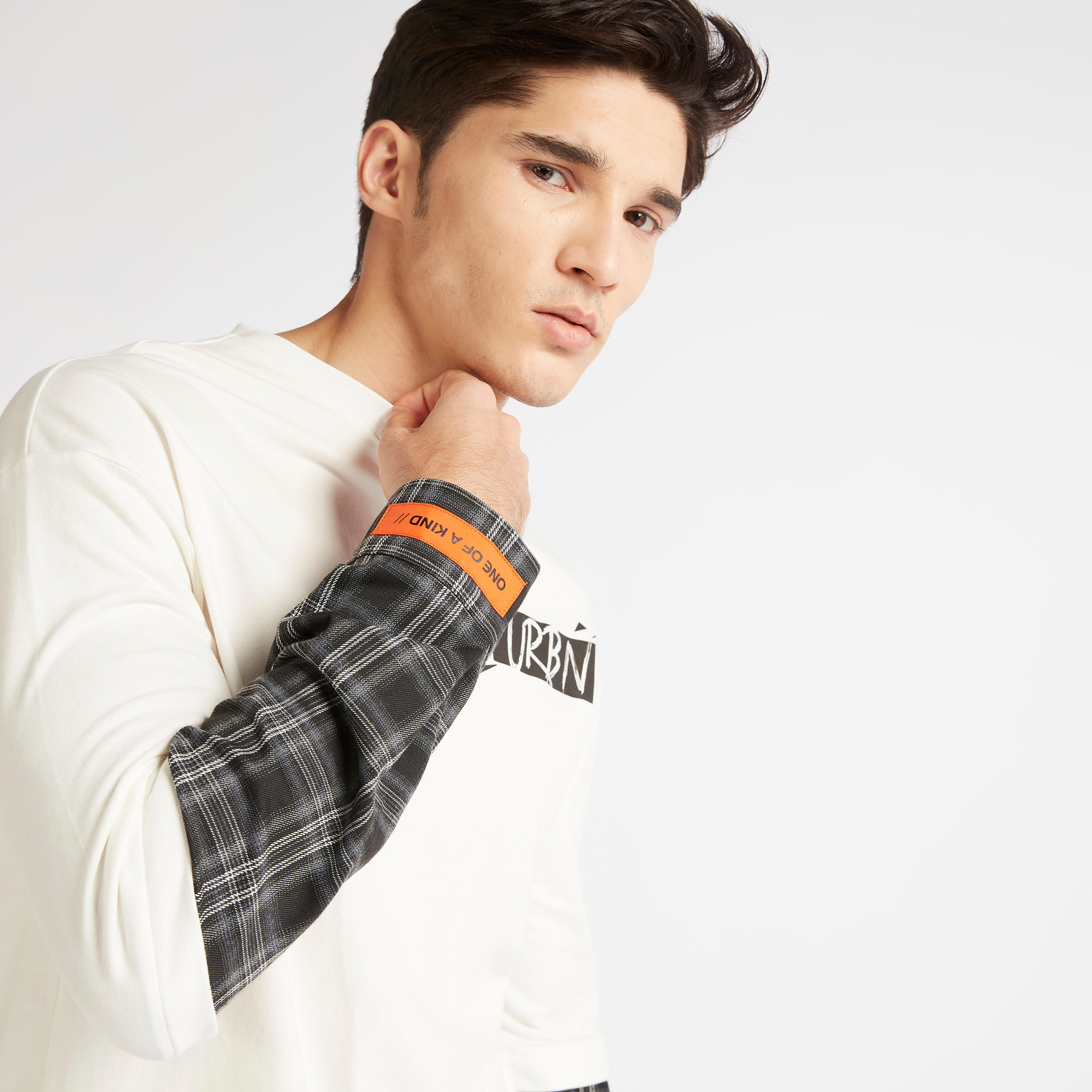Printed T-shirt with Long Sleeves and Crew Neck-men-clothing-tshirtsandpolos-tshirts-image-7