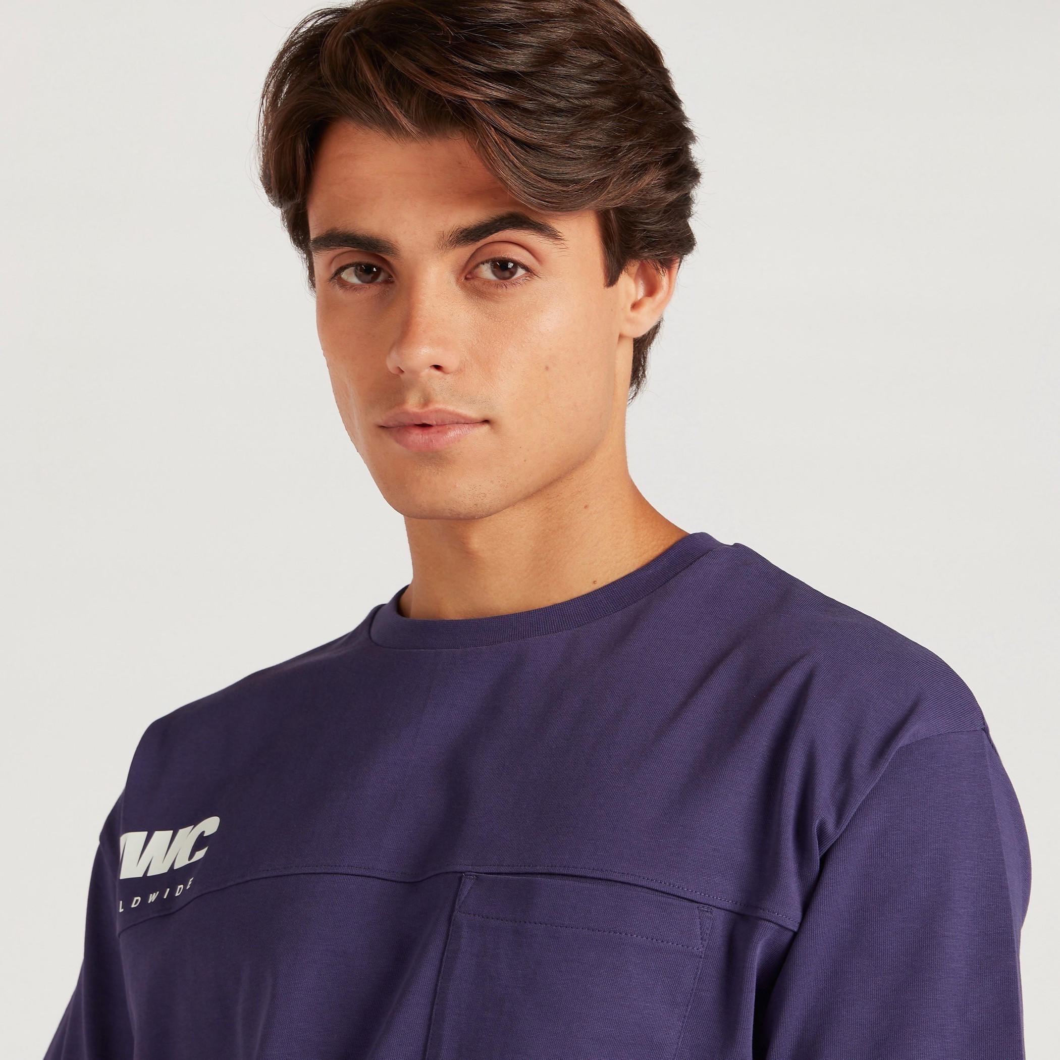 تيشيرت بياقة ضيّقة وأكمام قصيرة وطبعات-men-clothing-tshirtsandpolos-tshirts-image-3