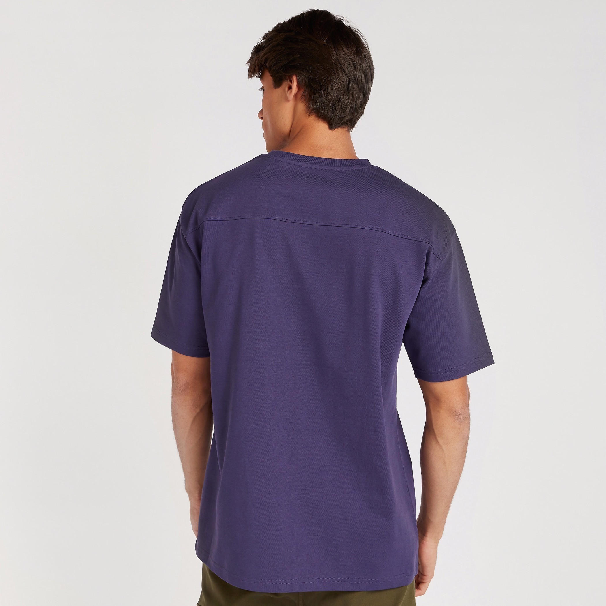تيشيرت بياقة ضيّقة وأكمام قصيرة وطبعات-men-clothing-tshirtsandpolos-tshirts-image-4