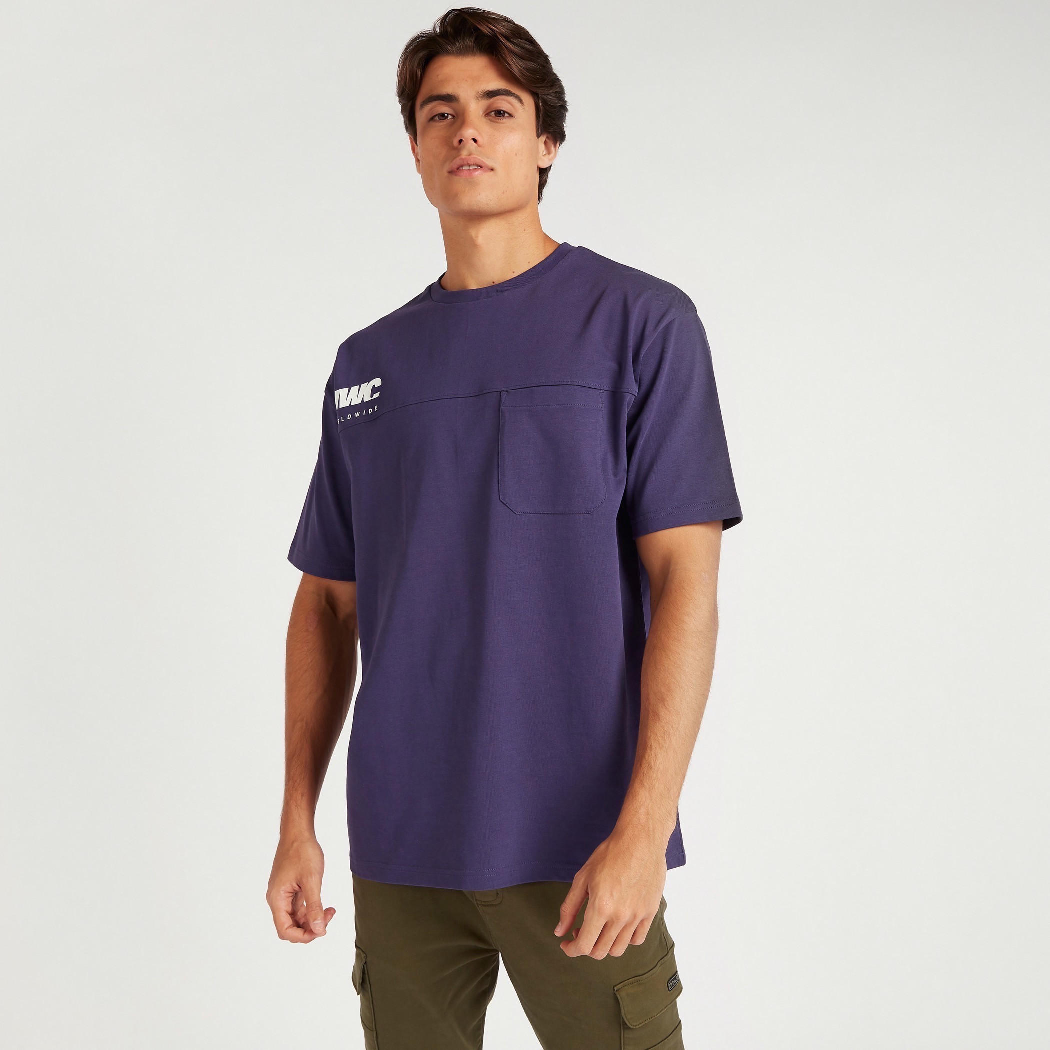 تيشيرت بياقة ضيّقة وأكمام قصيرة وطبعات-men-clothing-tshirtsandpolos-tshirts-image-6