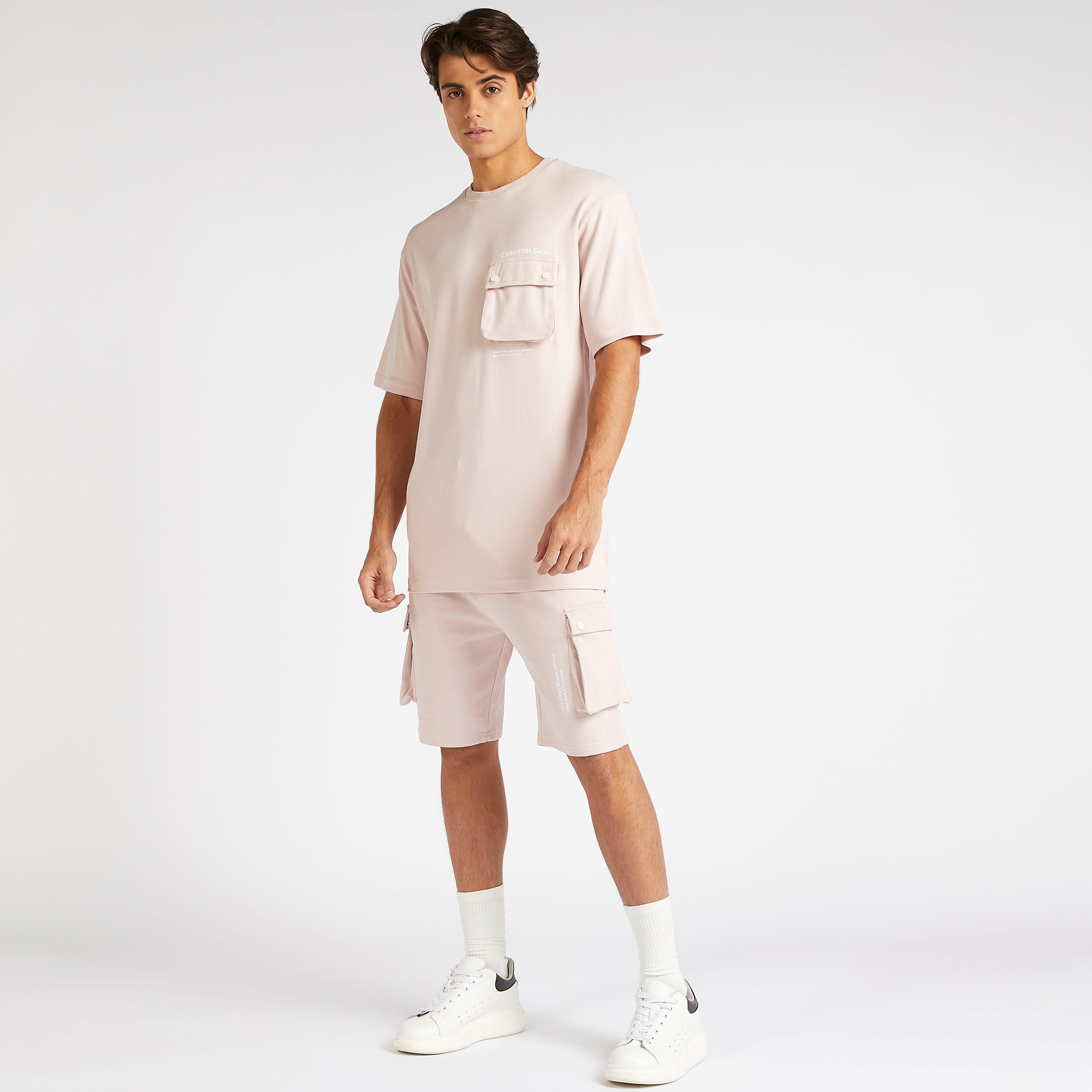تيشيرت سادة بياقة ضيّقة وجيب بطيّة-men-clothing-tshirtsandpolos-tshirts-image-5