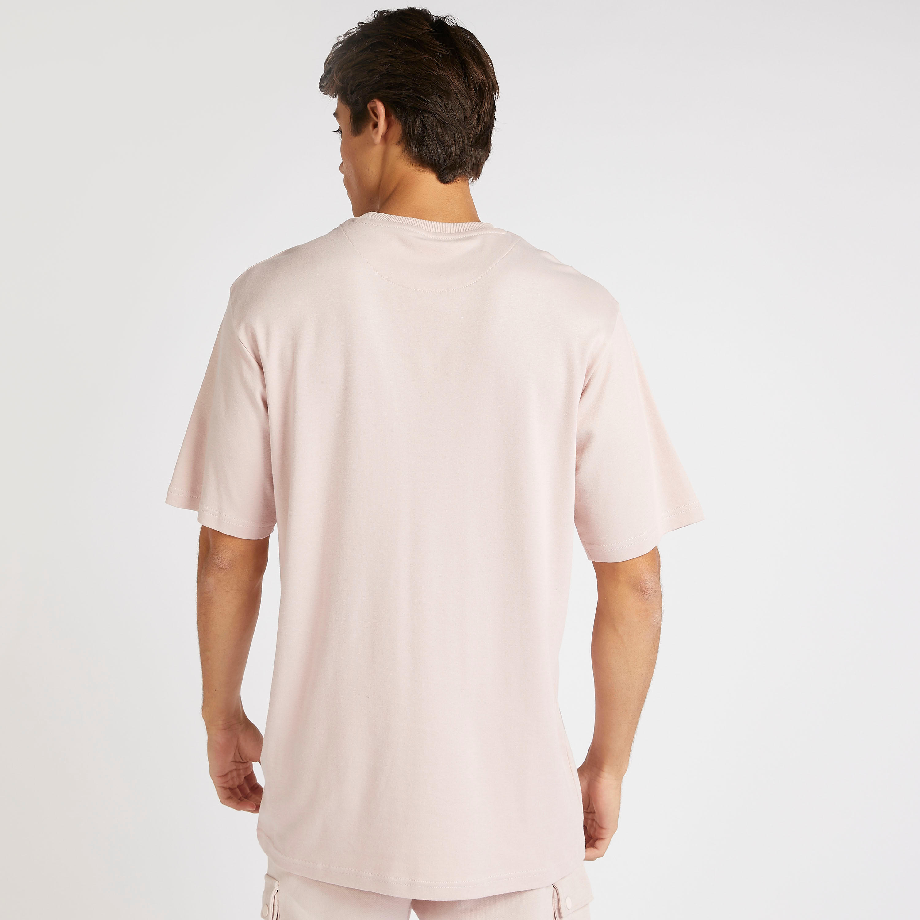 تيشيرت سادة بياقة ضيّقة وجيب بطيّة-men-clothing-tshirtsandpolos-tshirts-image-3