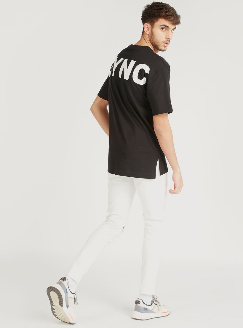 تيشيرت بياقة ضيّقة وأكمام قصيرة وطبعات-men-clothing-tshirtsandpolos-tshirts-image-4
