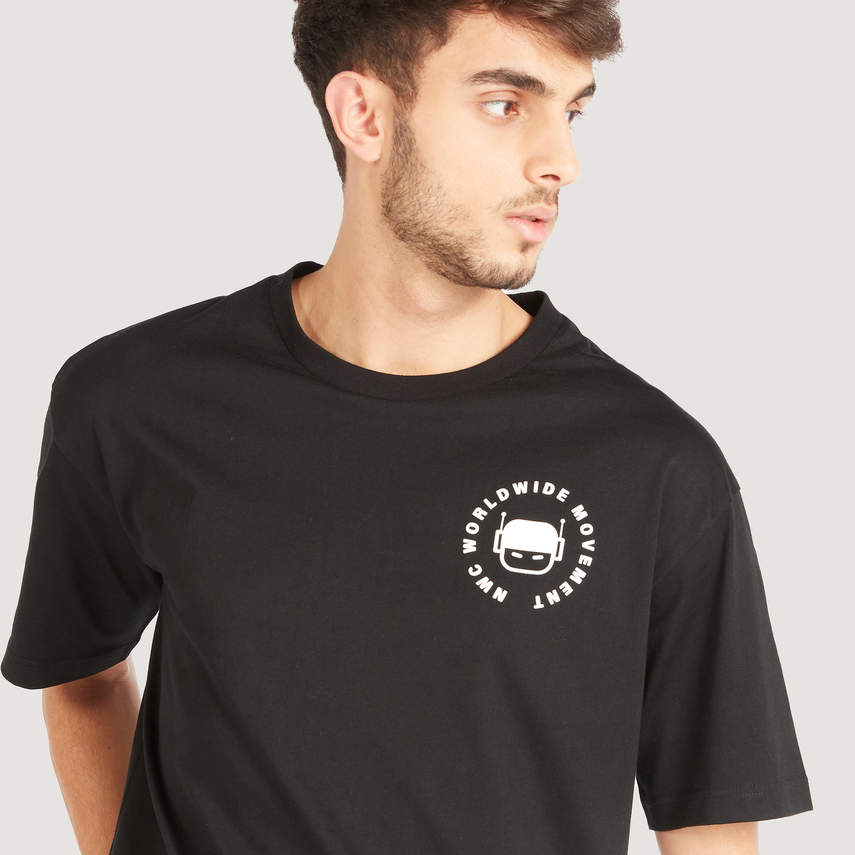 تيشيرت بياقة ضيّقة وأكمام قصيرة وطبعات-men-clothing-tshirtsandpolos-tshirts-image-3