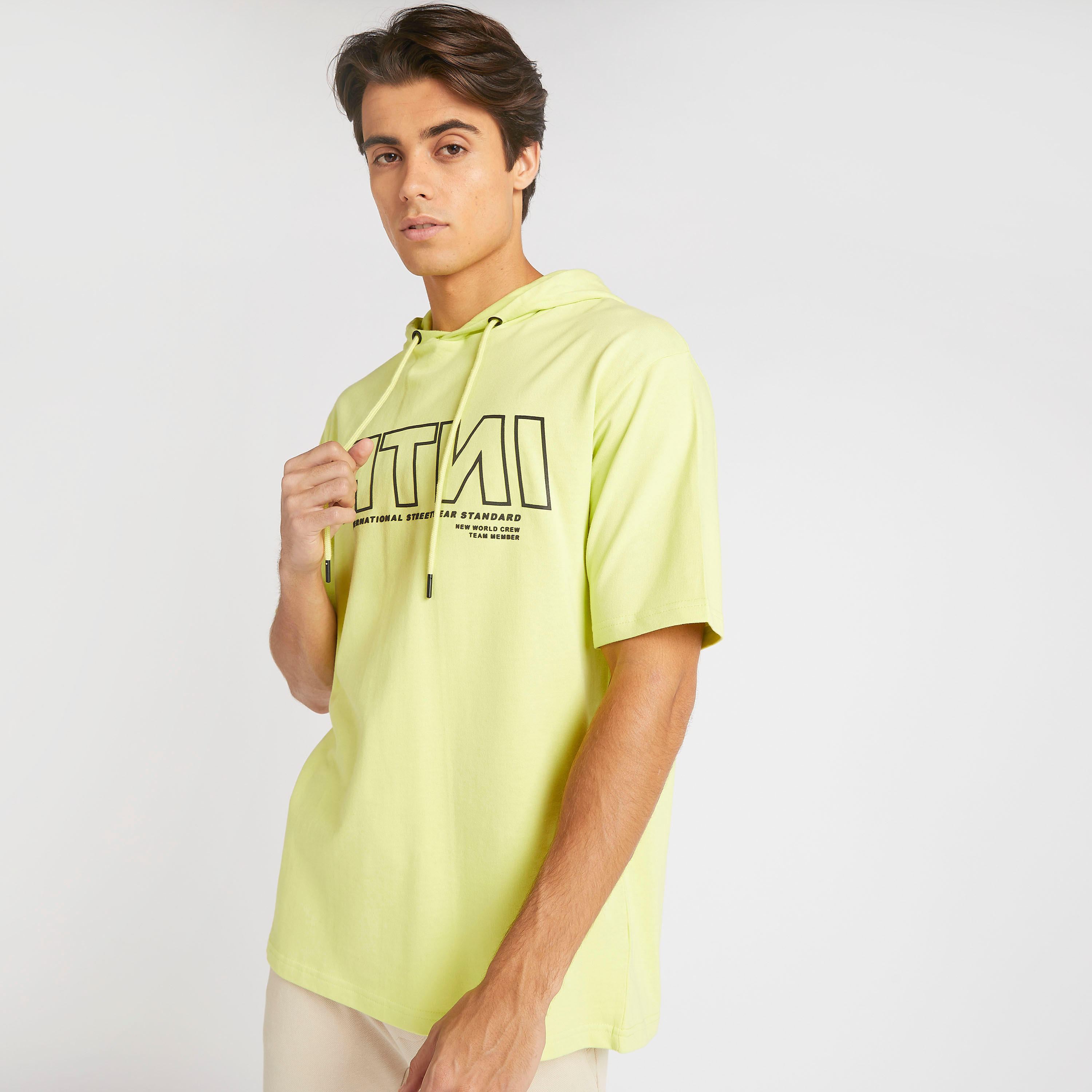 تيشيرت بقبعّة بأكمام قصيرة وطَبعات-men-clothing-tshirtsandpolos-tshirts-image-7