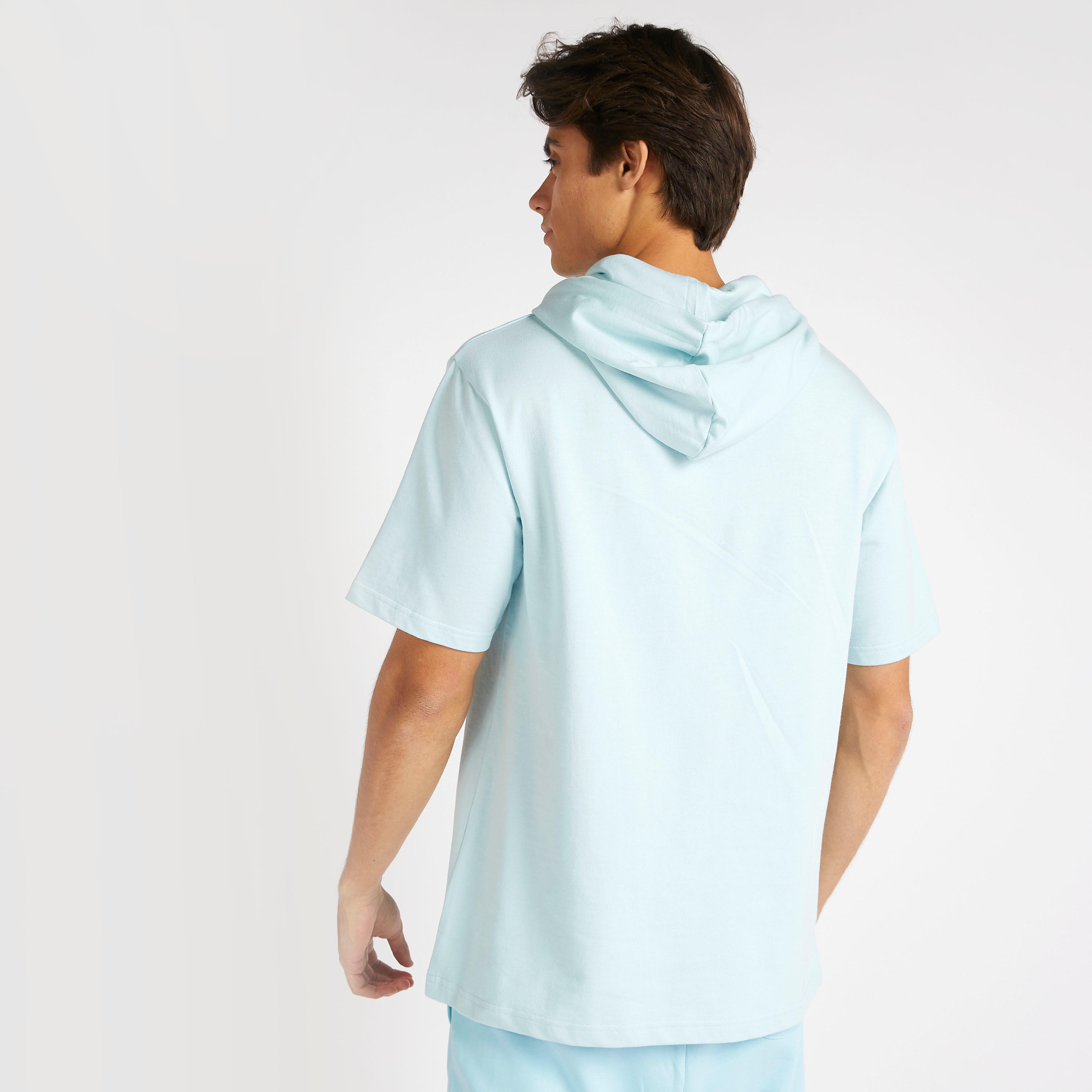 تيشيرت بقبعّة وأكمام قصيرة وطَبعات-men-clothing-tshirtsandpolos-tshirts-image-2